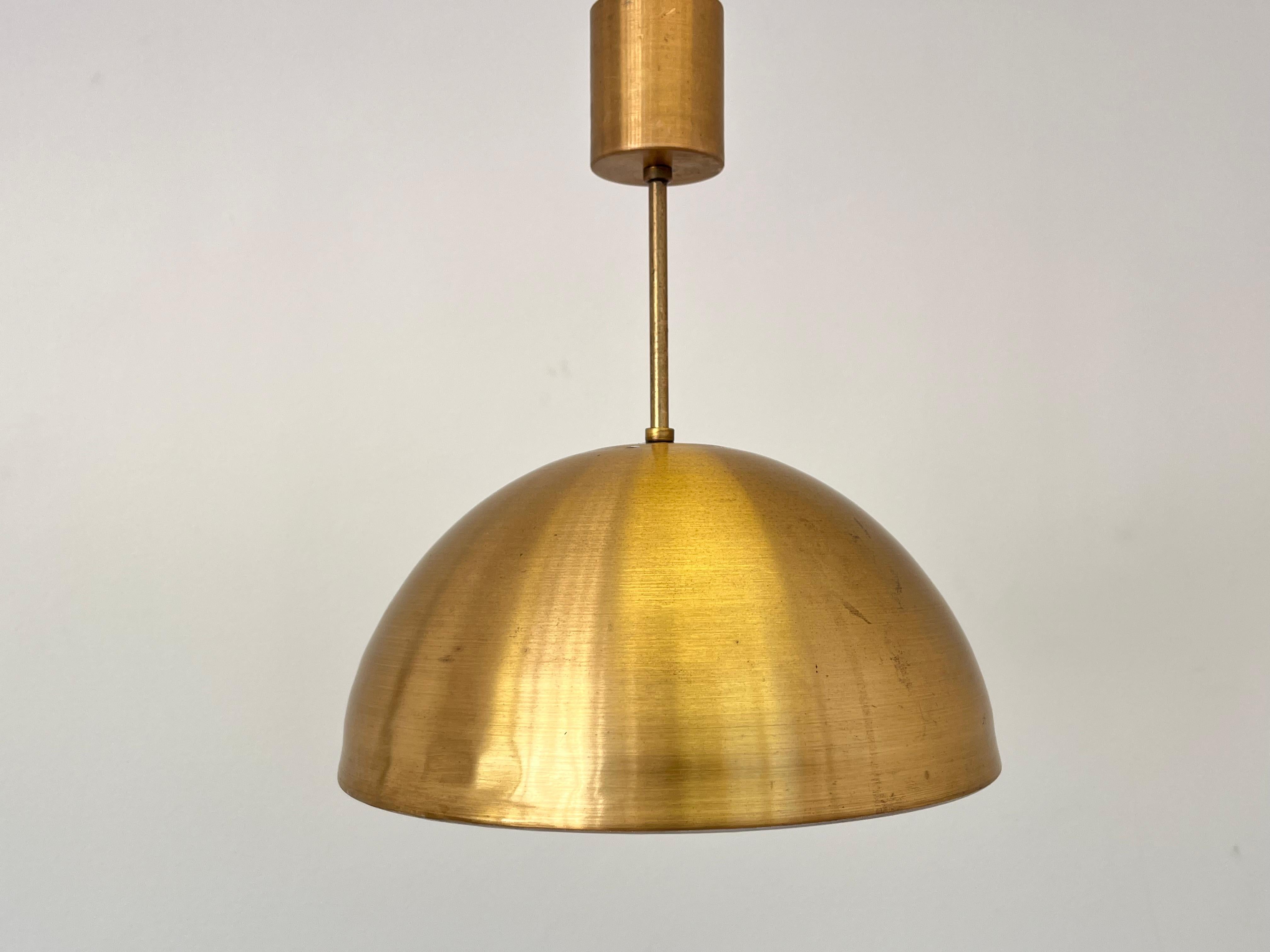 - buone condizioni originali con patina
- nuovo cablaggio
- una lampadina di qualsiasi potenza, compatibile con Us
- lucidato in modo professionale
jr