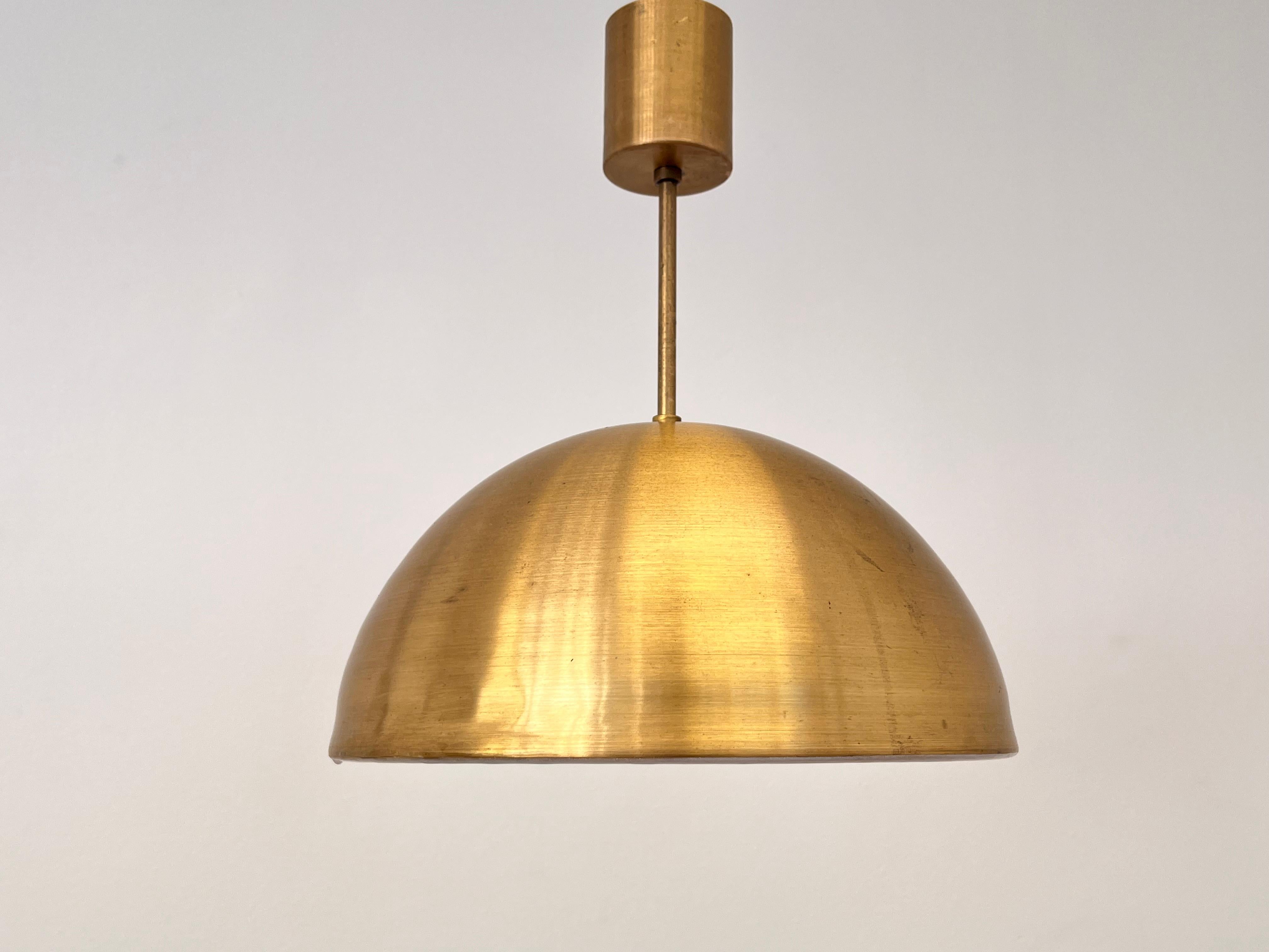 Scandinavo moderno Design/One in stile scandinavo Ciondolo in ottone - Anni '60 / Cecoslovacchia in vendita