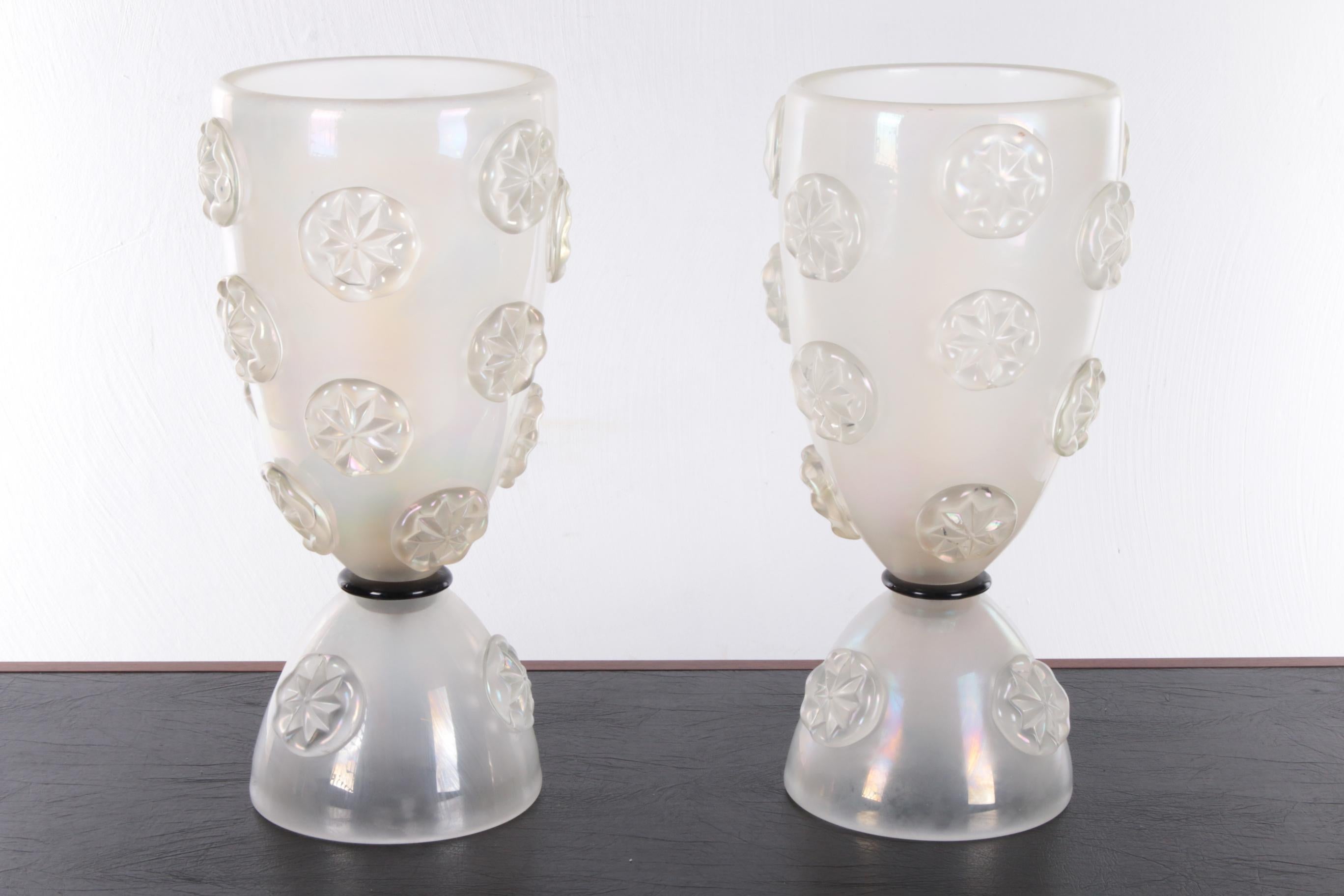 Design Satz Tischlampen aus geblasenem Muranoglas von Barovier & Toso, 1950er Jahre


Wunderschöner Satz von 2 Barovier & Toso Tischlampen aus Muranoglas. Man beachte die schönen heißverfestigten, gestreckten Tropfen. Eine überragende hellweiße