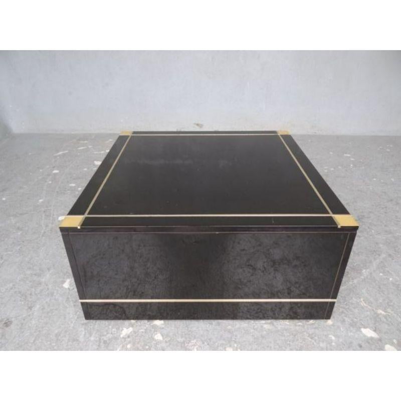 End of sofa or coffee table design black lacquer and vintage talossel 1970 from Roche et Bobois in size 80 x 80 for a height of 43 cm.

Additional information:
Style: Vintage 1970
Material: Lacquered wood, Blackened wood.