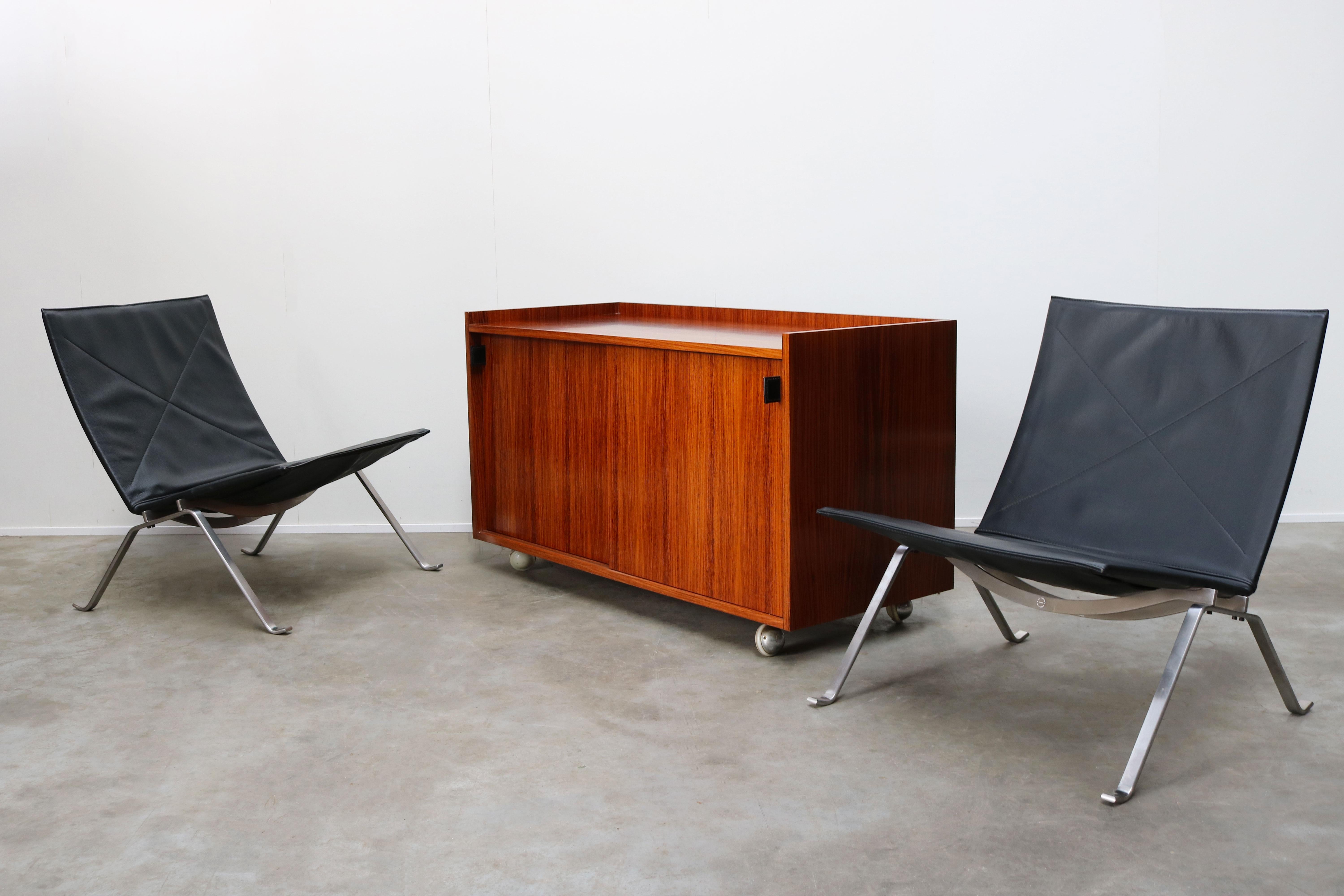 Vintage design credenza / sideboard in rosewood with leather grips designed by Florence Knoll for De Coene Belgium in the 1960s. Wonderful clean Minimalist modernist design in rosewood , the piece is covered in rosewood on all sides and can be used