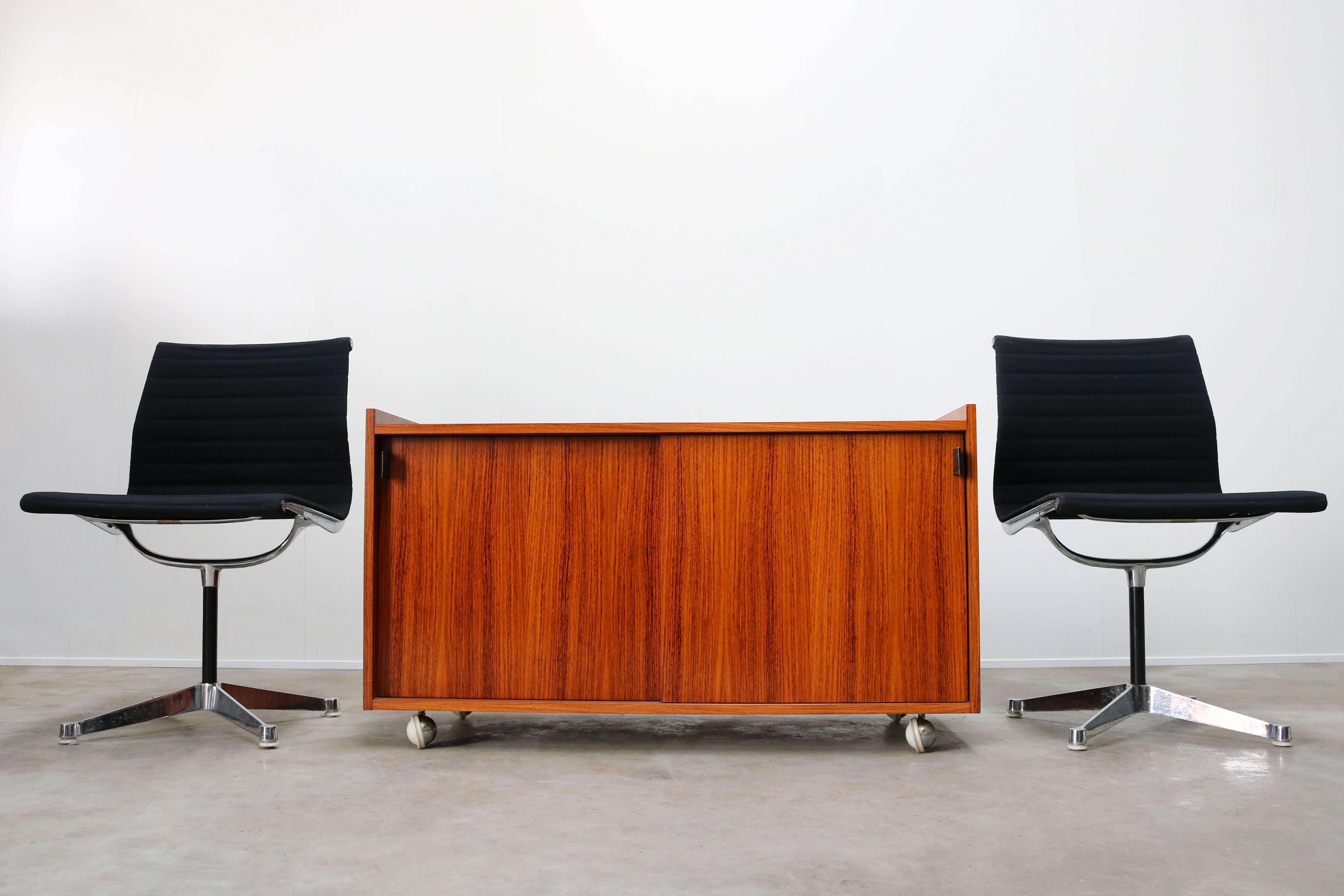 Sideboard / Schrank im Design von Florence Knoll für De Coene, Leder-Rosenholz, 1960 (Mitte des 20. Jahrhunderts) im Angebot