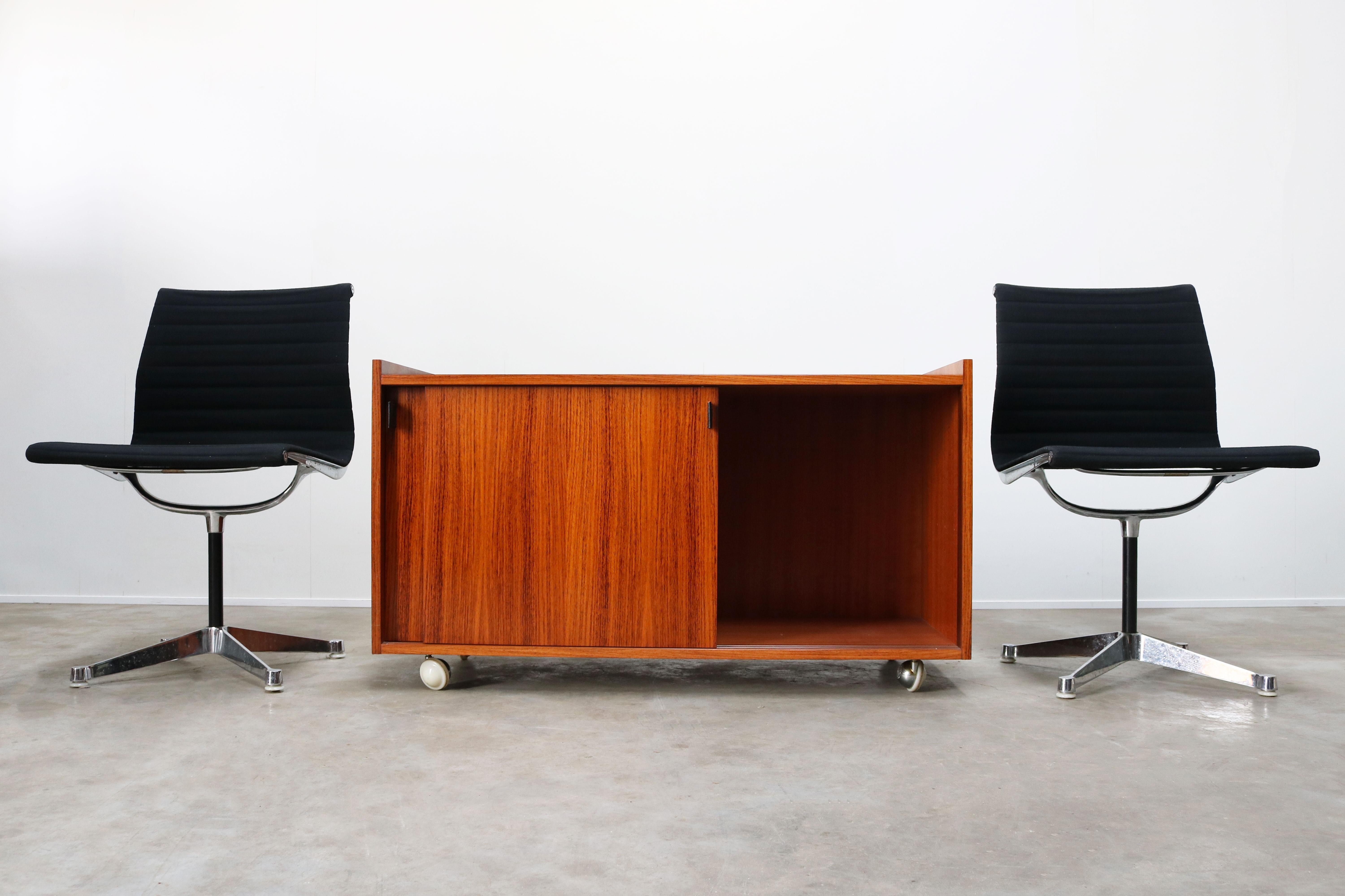 Design Sideboard / Cabinet by Florence Knoll for De Coene Leather Rosewood 1960 For Sale 1