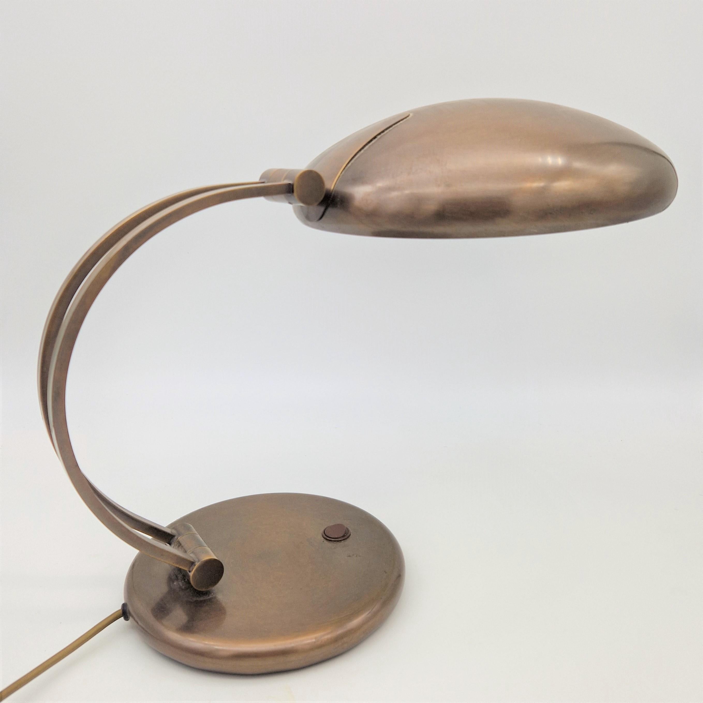 Tischlampe im Design von Egon Hillebrand. Deutschland 1970 - 1975 (Messing) im Angebot