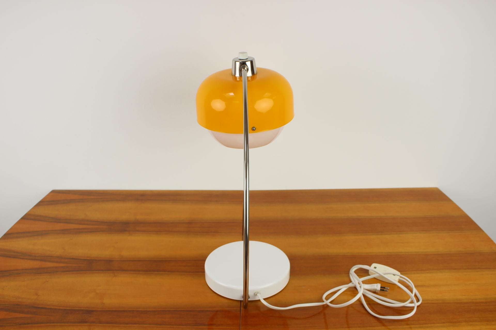 Mid-Century Modern Design Table Lamp in Style of Guzzini, 1970's For Sale