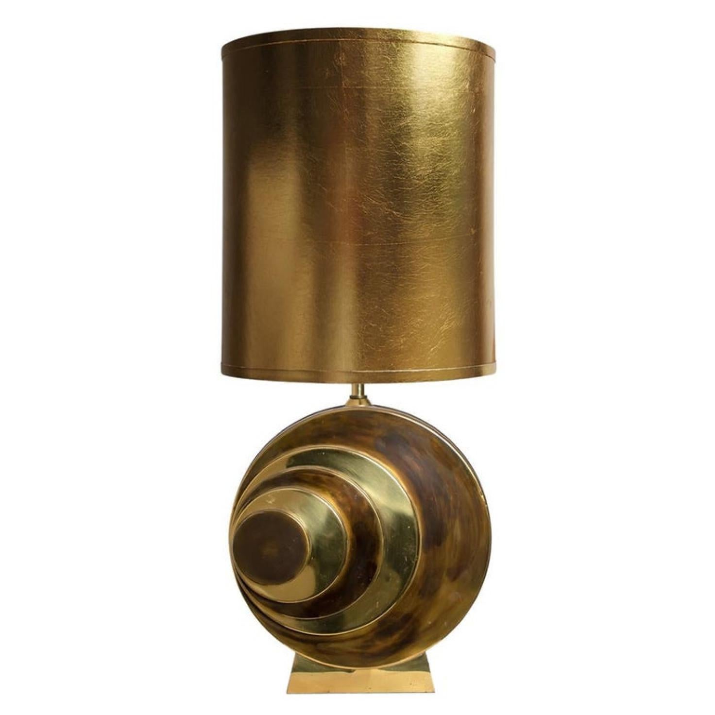 Unique brass design table lamp from the 1960s. With wonderful new custom made shade by Rene Houben

Dimensions Depth: 5.11 (13 cm) width: 15.7