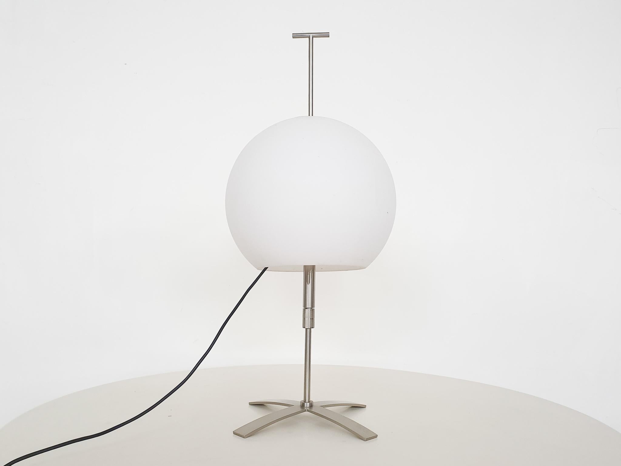 Design-Tischleuchte Typ 3680:: von Ligne Roset:: Frankreich 2002 (Französisch)