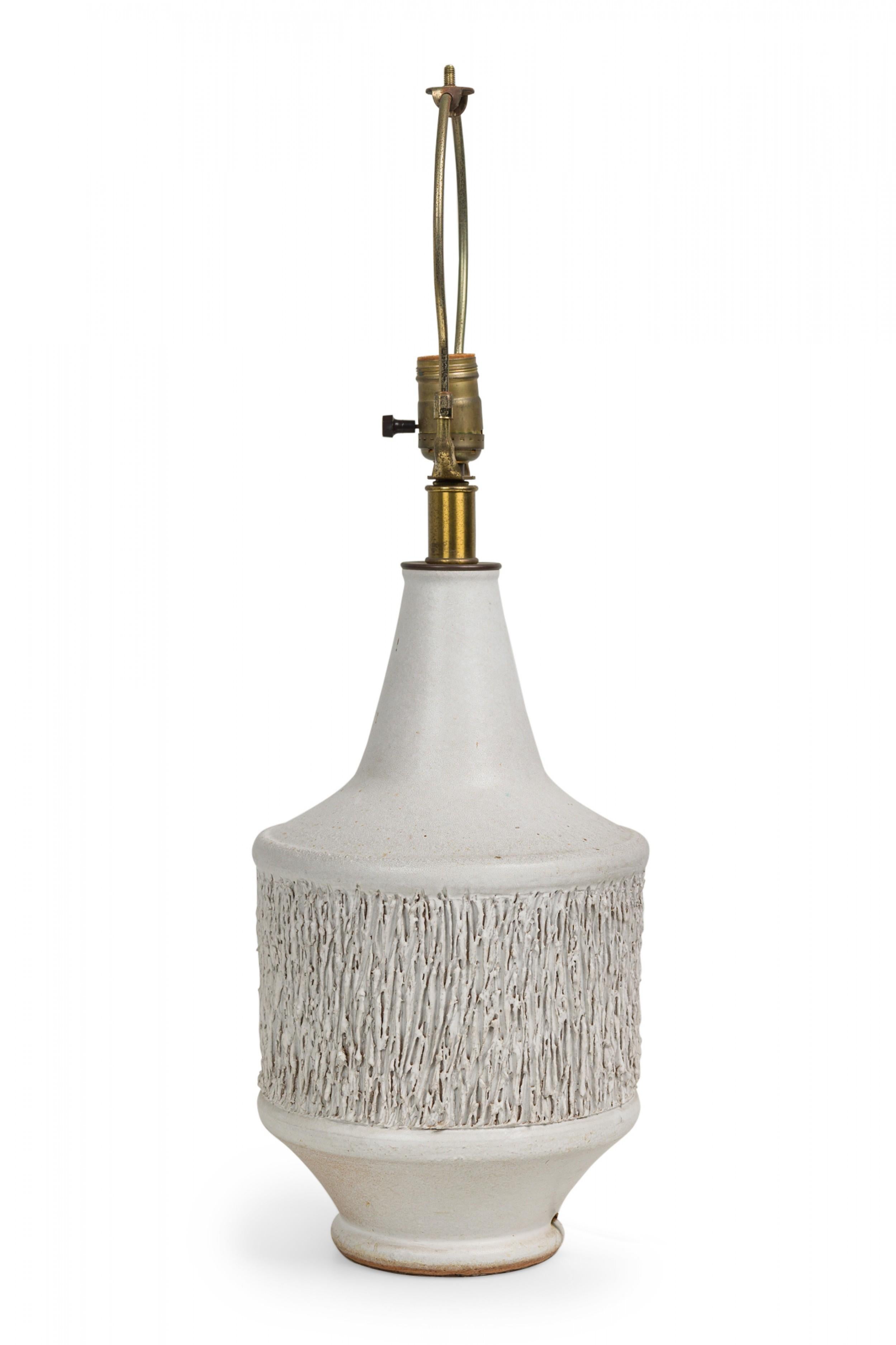 Mid-Century Modern Design Technics American Ceramic Heavy Texture White Glazed Table Lamp For Sale