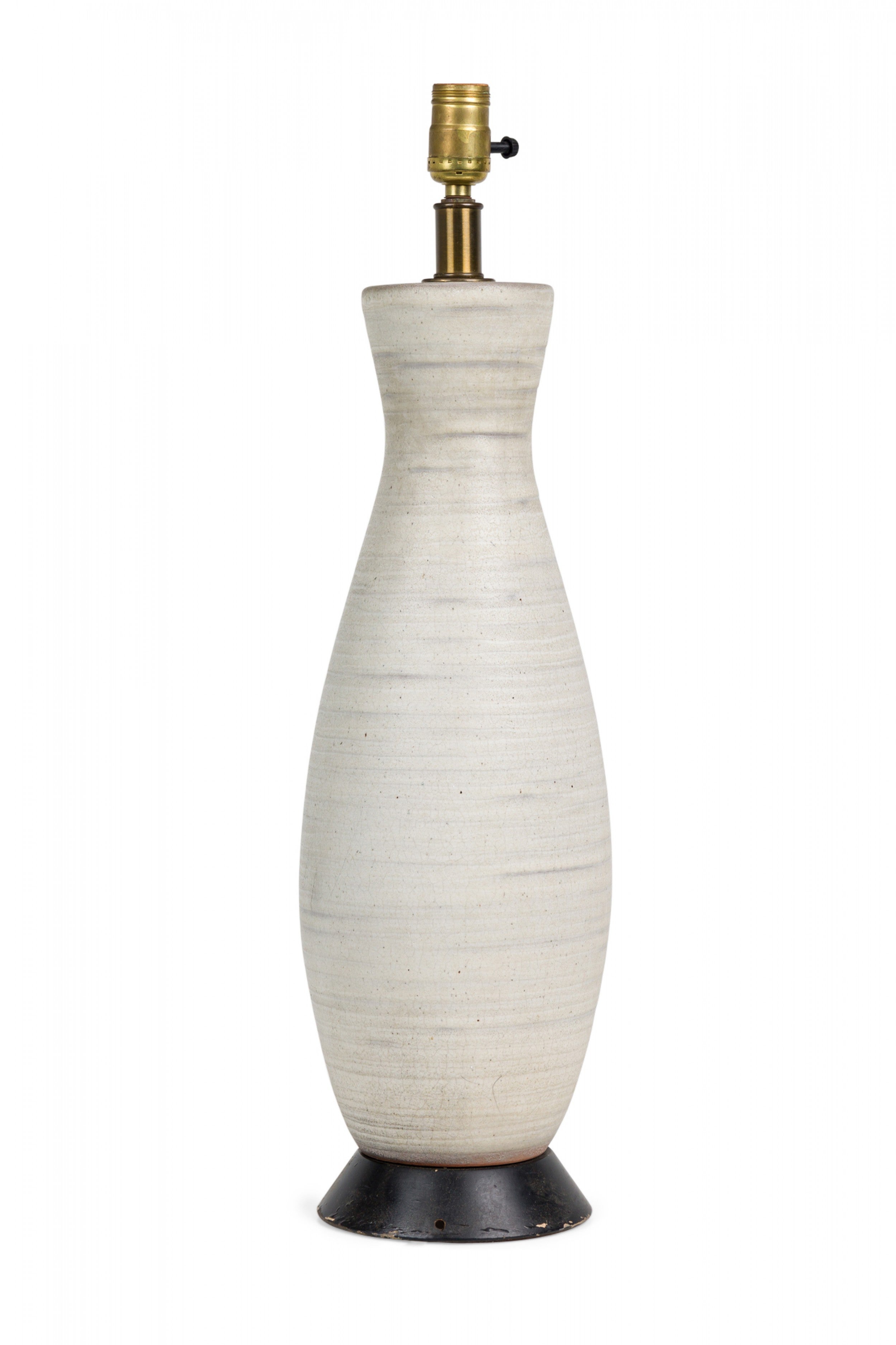 Amerikanische Keramik-Tischlampe mit weißer Chalkglasur auf Holzständer, Design Technics