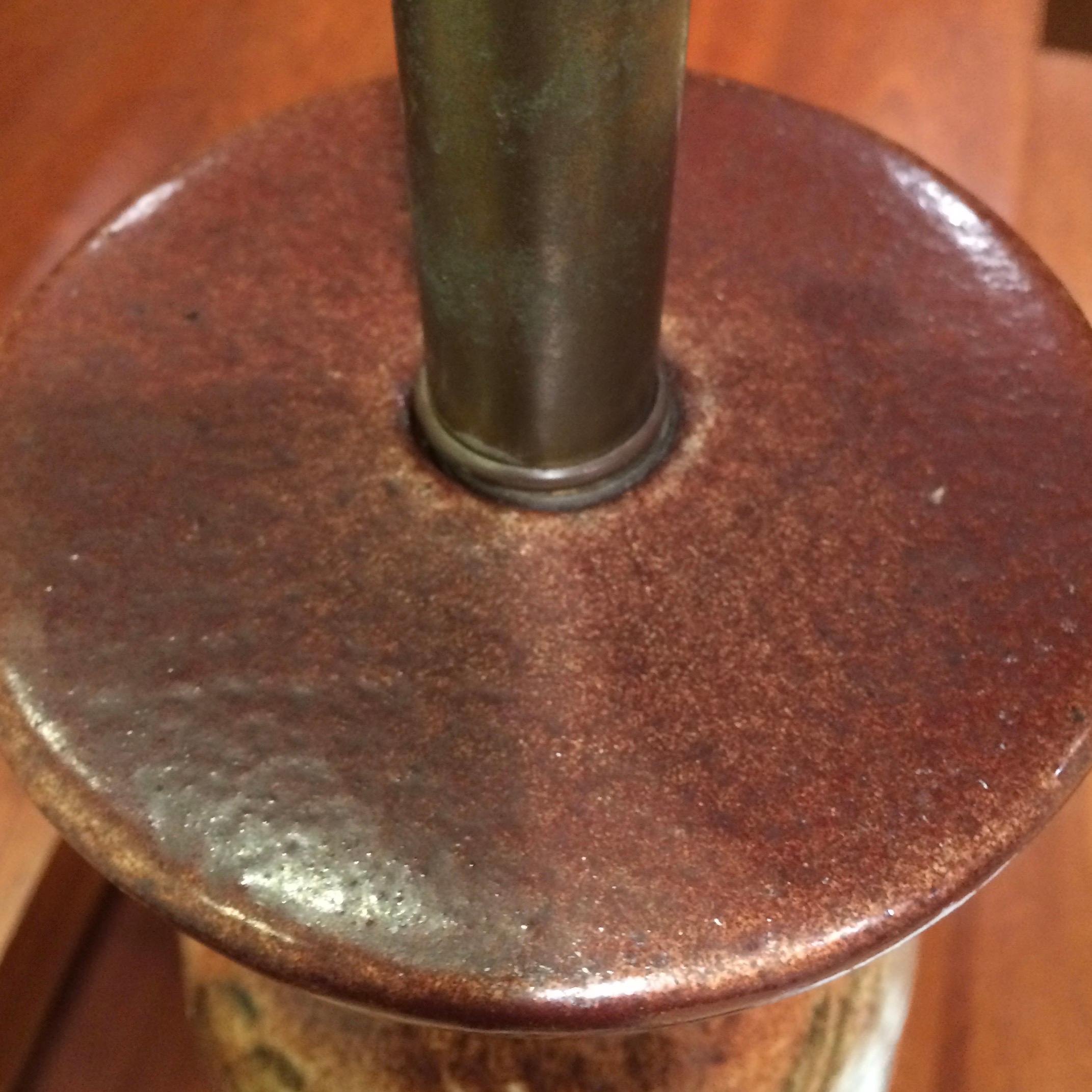 Design Technics Lámpara de cerámica en tono marrón con pantalla original de fibra de vidrio, ca. 1950 Metal en venta