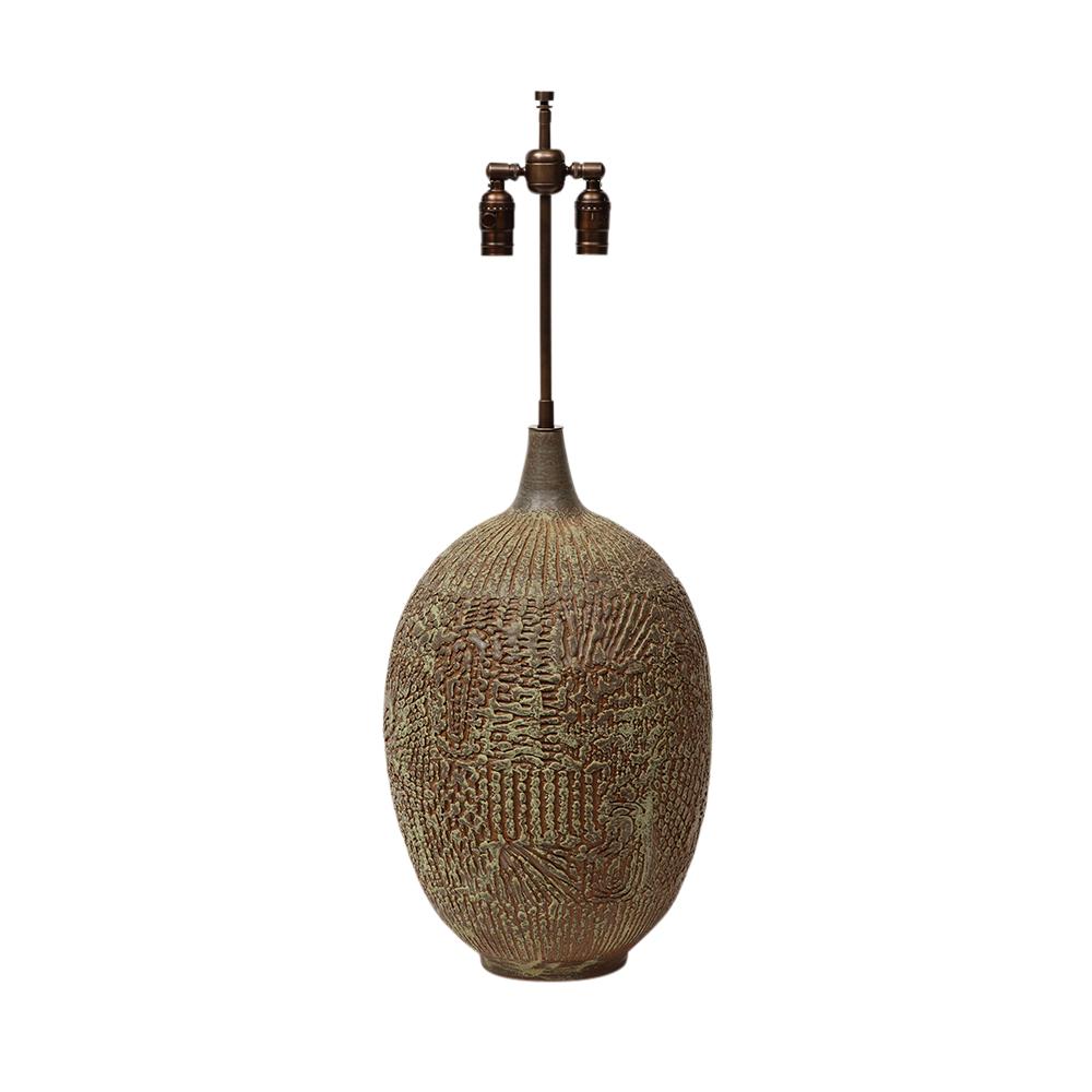 Mid-Century Modern Lampe Design Technics abstraite, Sgraffito, olive, rouge, signée en vente
