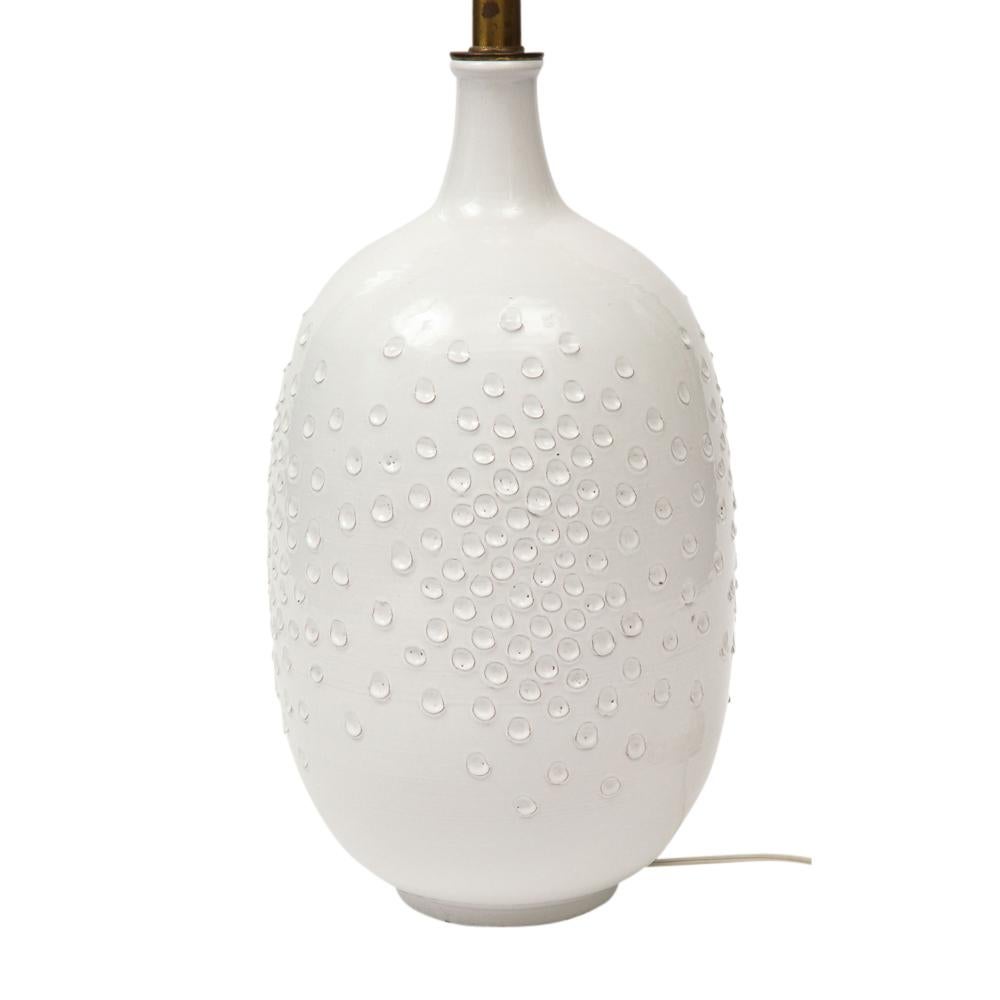 Milieu du XXe siècle Lee Rosen Design Technics Lampe, céramique, White, Dimpled, Brass, signée en vente