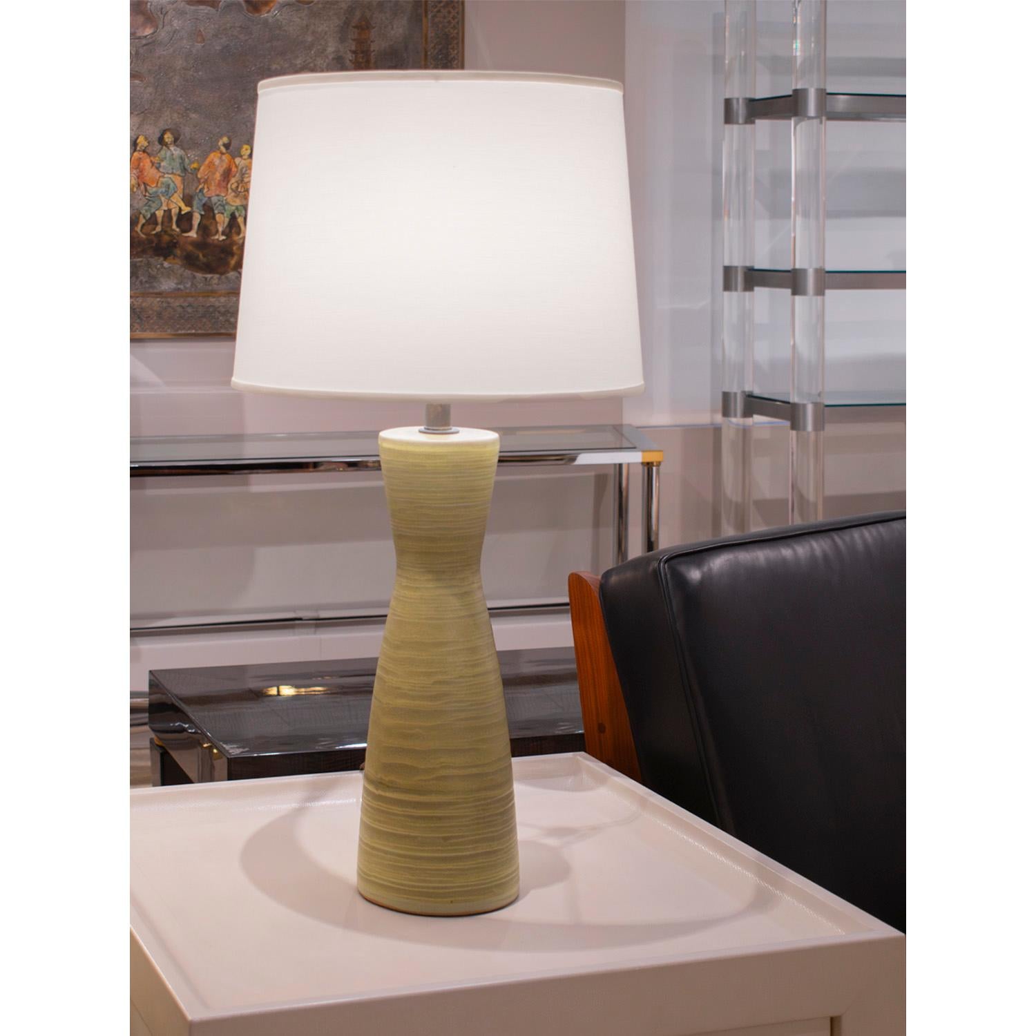 Fait main Lampe de table en céramique vert pâle Design Technics, années 1960 en vente