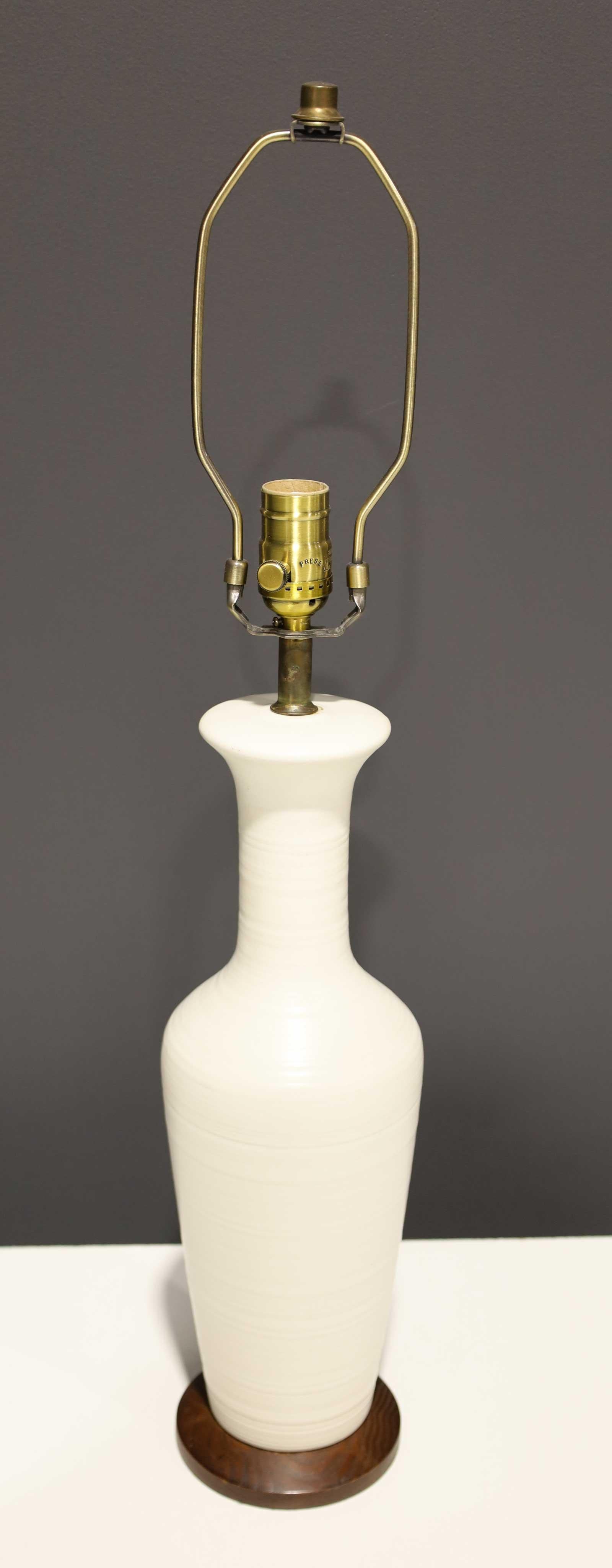 Design Technics Table Lamp in White In Good Condition For Sale In Dallas, TX
