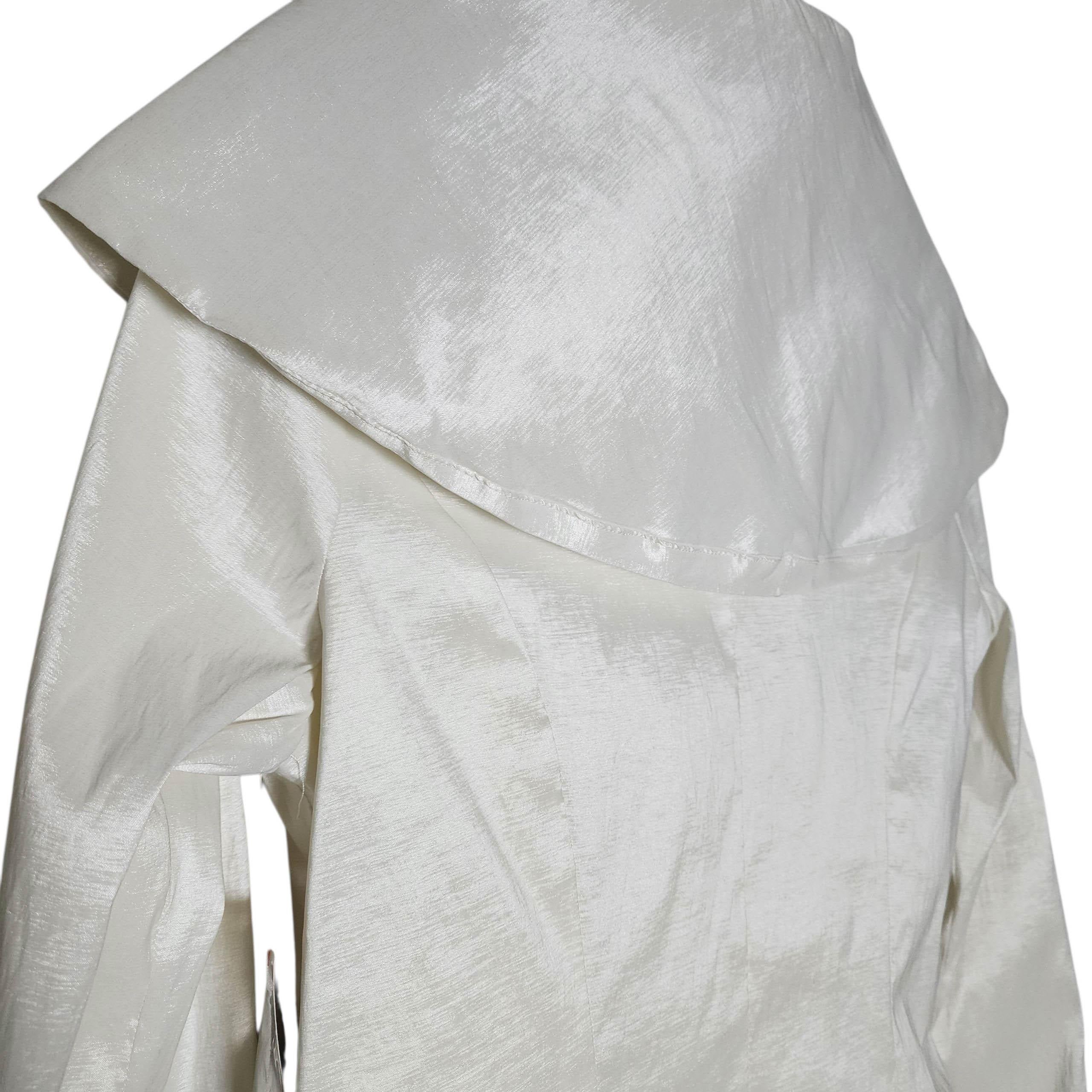 Design Today's Weißer Shantung-Rock-Anzug mit übergroßem Kragen, 1990er Jahre Deadstock im Angebot 2