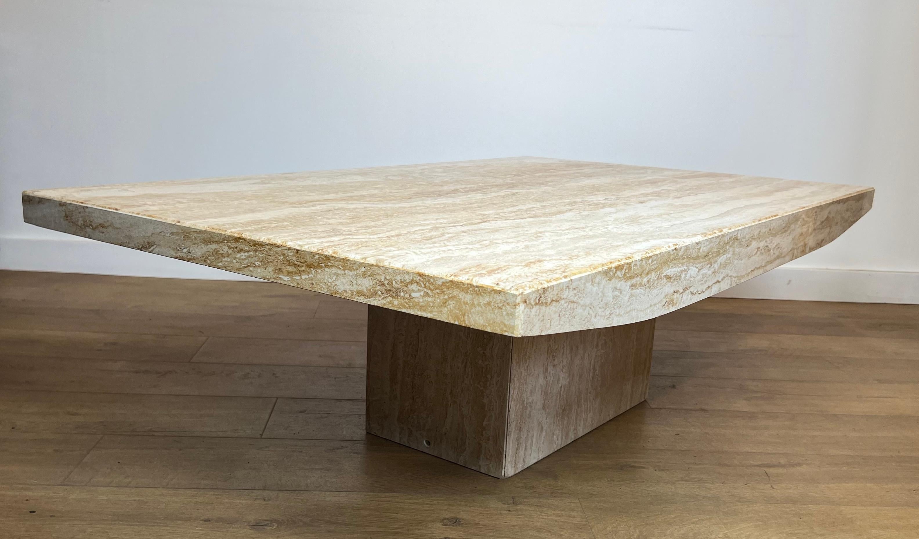 Design Travertin Couchtisch. Italienische Arbeiten von Stone international. CIRCA 1980 im Angebot 8