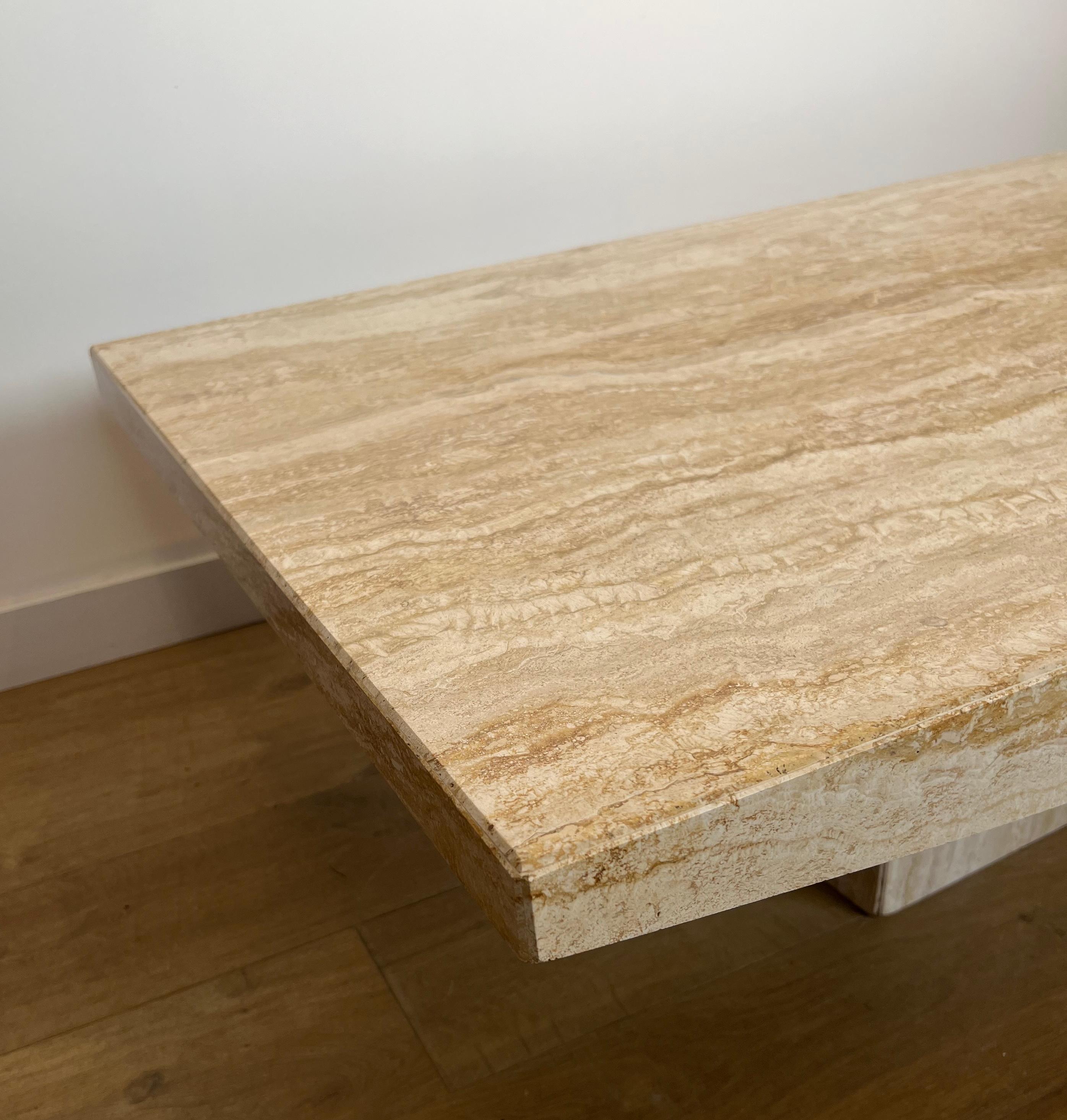 Design Travertin Couchtisch. Italienische Arbeiten von Stone international. CIRCA 1980 im Angebot 9