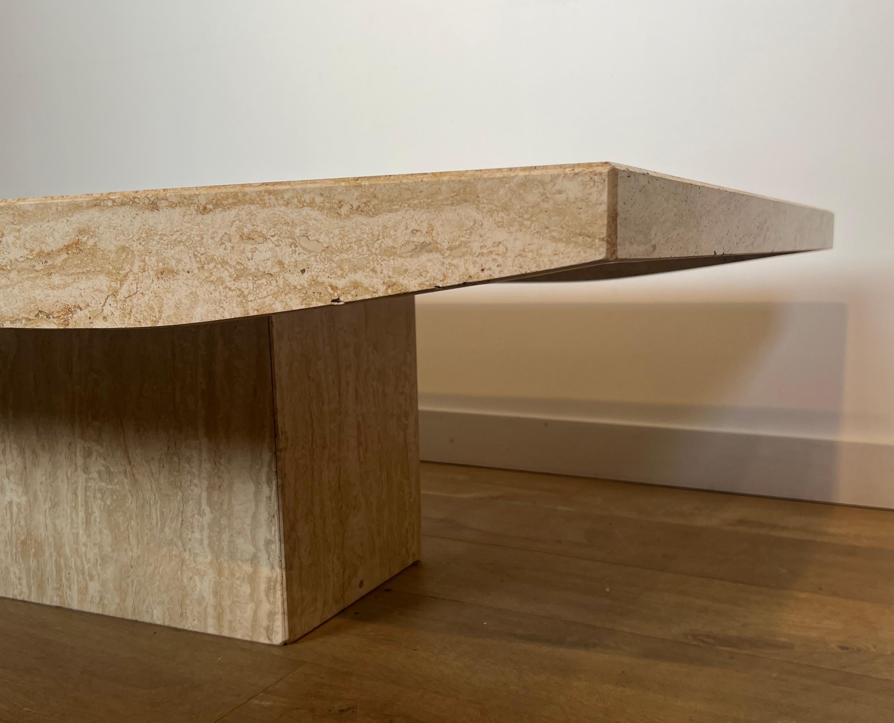 Design Travertin Couchtisch. Italienische Arbeiten von Stone international. CIRCA 1980 im Angebot 13