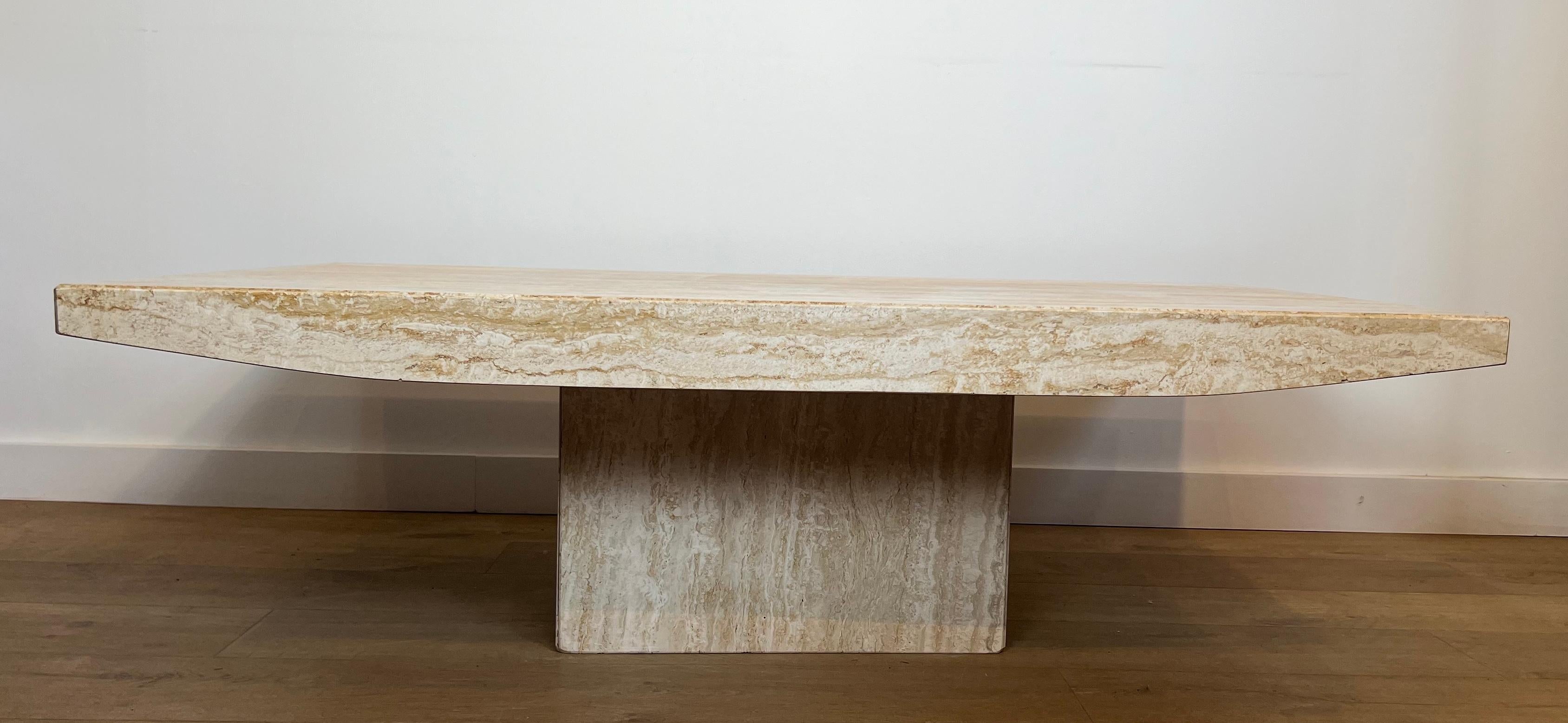 Design Travertin Couchtisch. Italienische Arbeiten von Stone international. CIRCA 1980 im Zustand „Gut“ im Angebot in Marcq-en-Barœul, Hauts-de-France
