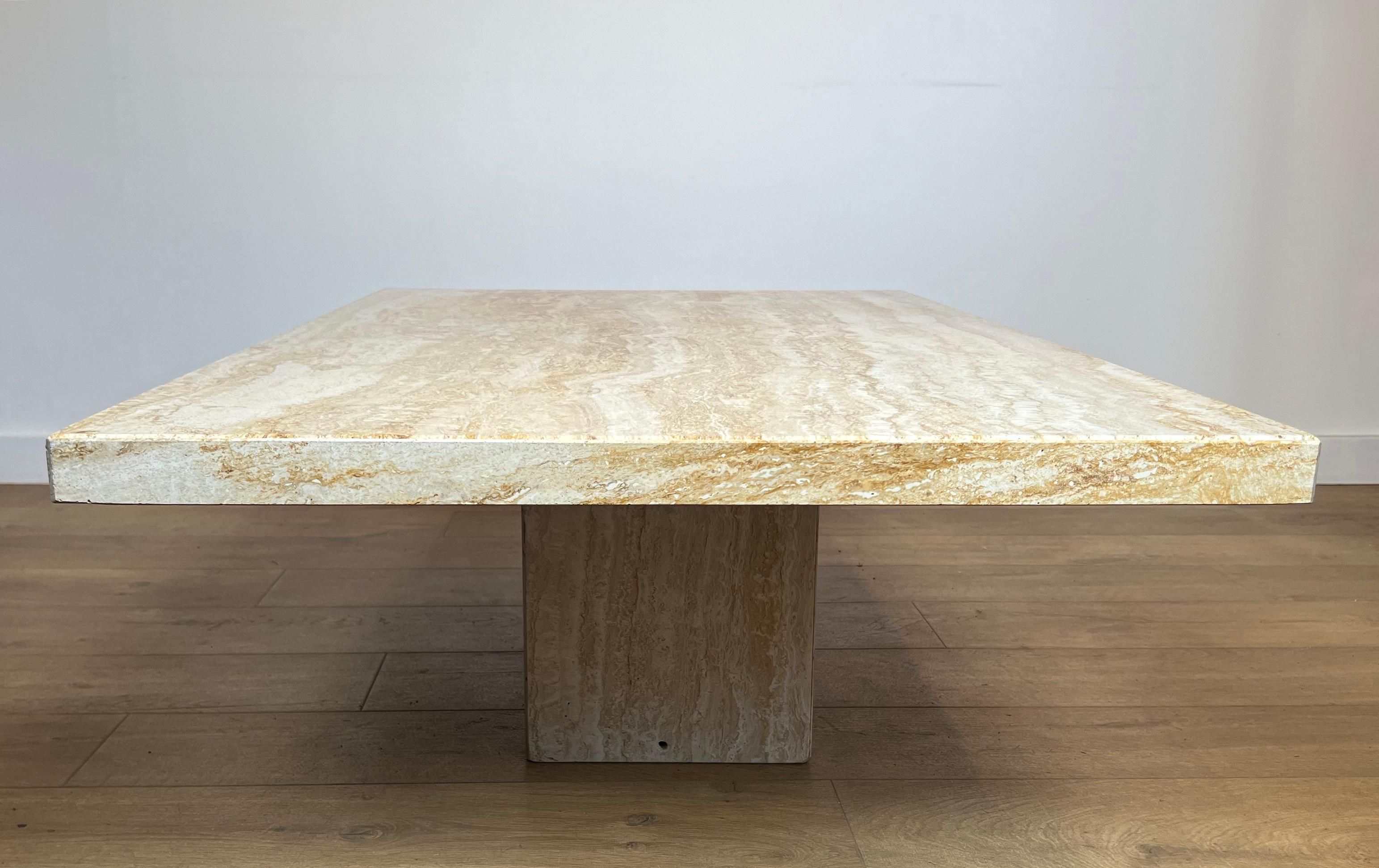 Design Travertin Couchtisch. Italienische Arbeiten von Stone international. CIRCA 1980 im Angebot 2