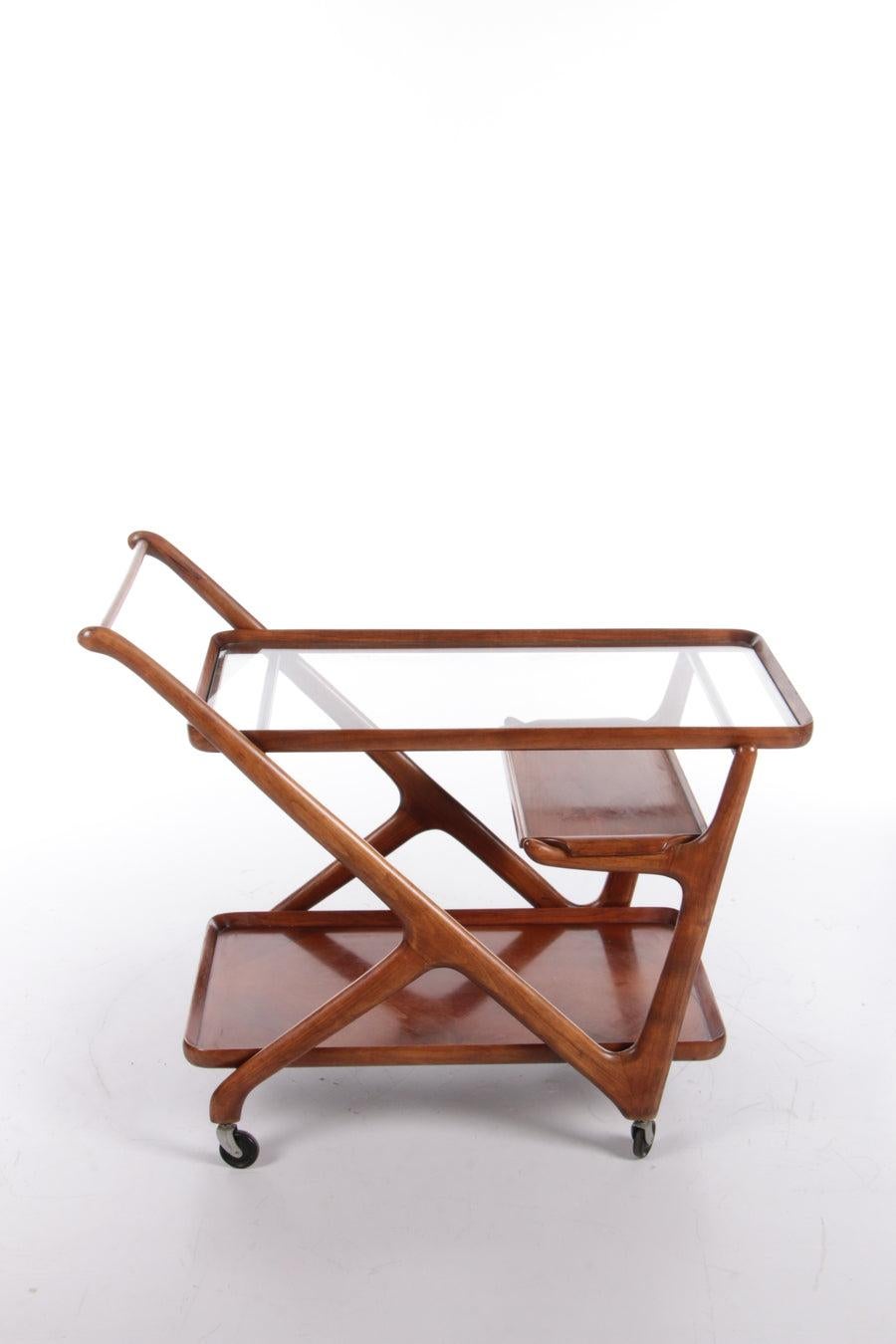 Design Trolley by Cesare Lacca made by Cassina, 1950s

This beautiful serving trolley from the 1950s/60s.

Is a design by Cesare Lacca and is made at Cassina.

Country of origin: Italy.

Very special design due to the organic shapes.

Equipped with