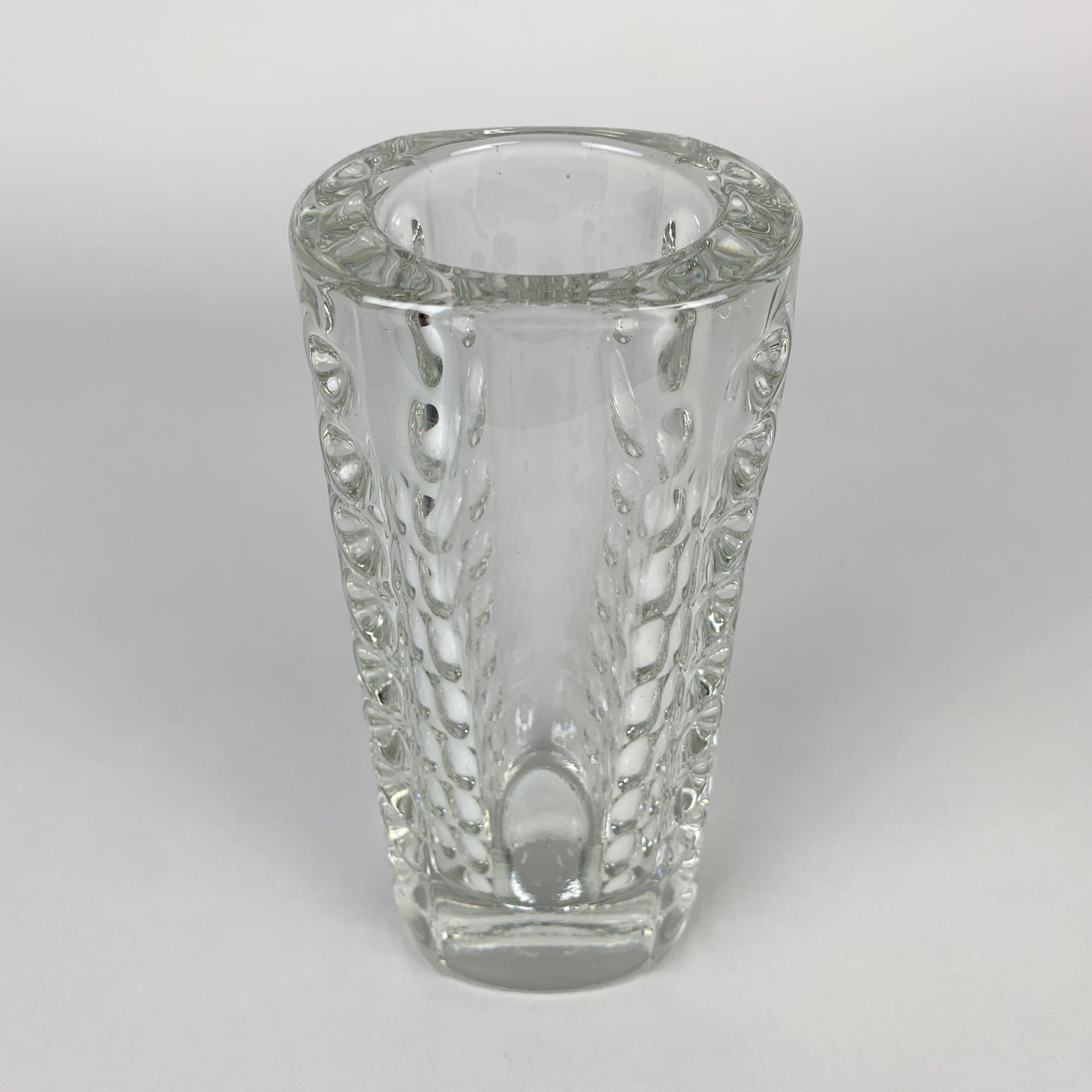 Vaso di design di Rudolf Jurnikl per la vetreria Rudolfova Hut Dubi, 1962 in vendita 2
