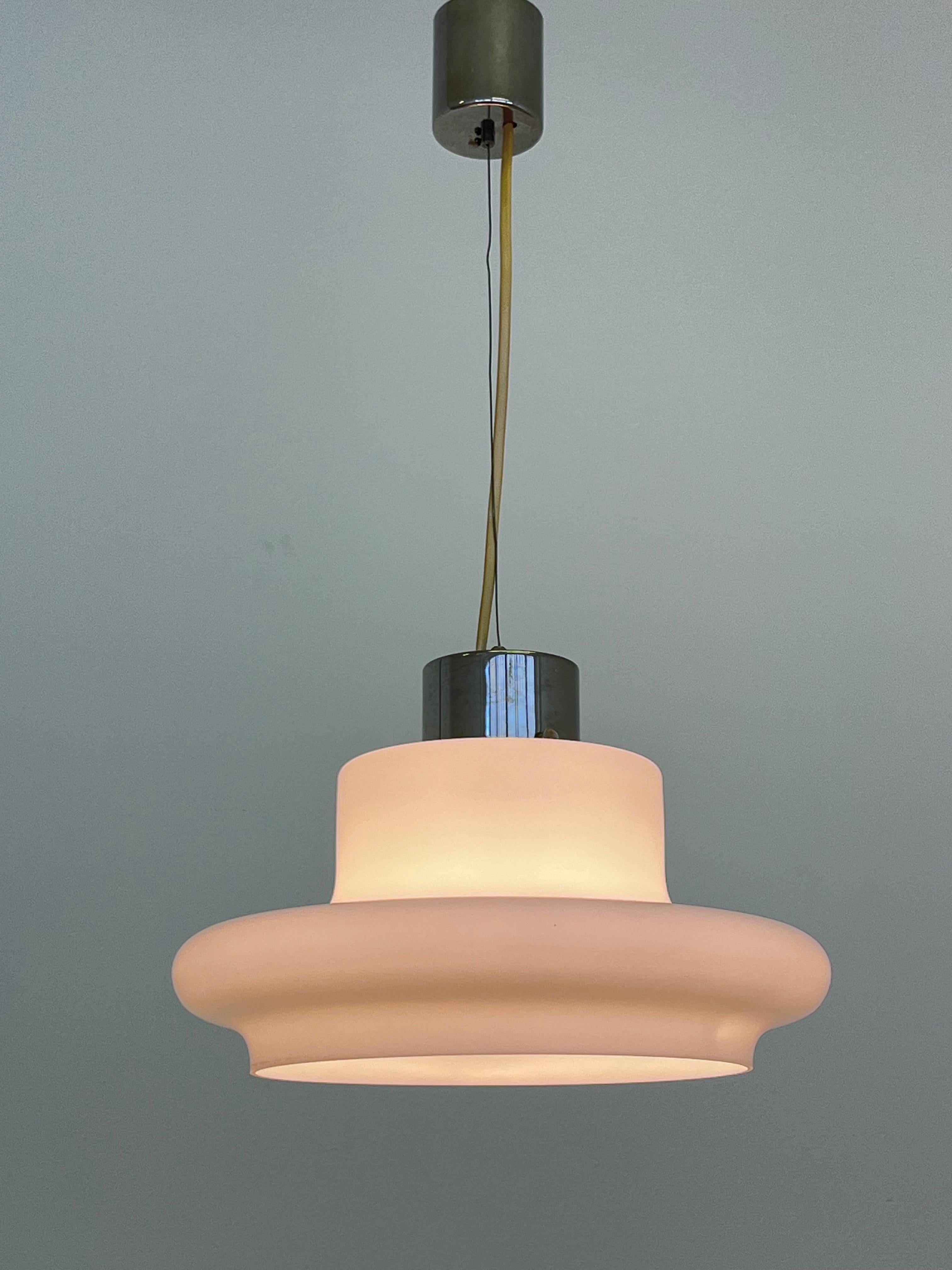 Ciondolo di design in vetro bianco di Karel Volf, Cecoslovacchia, anni '70 in vendita 1