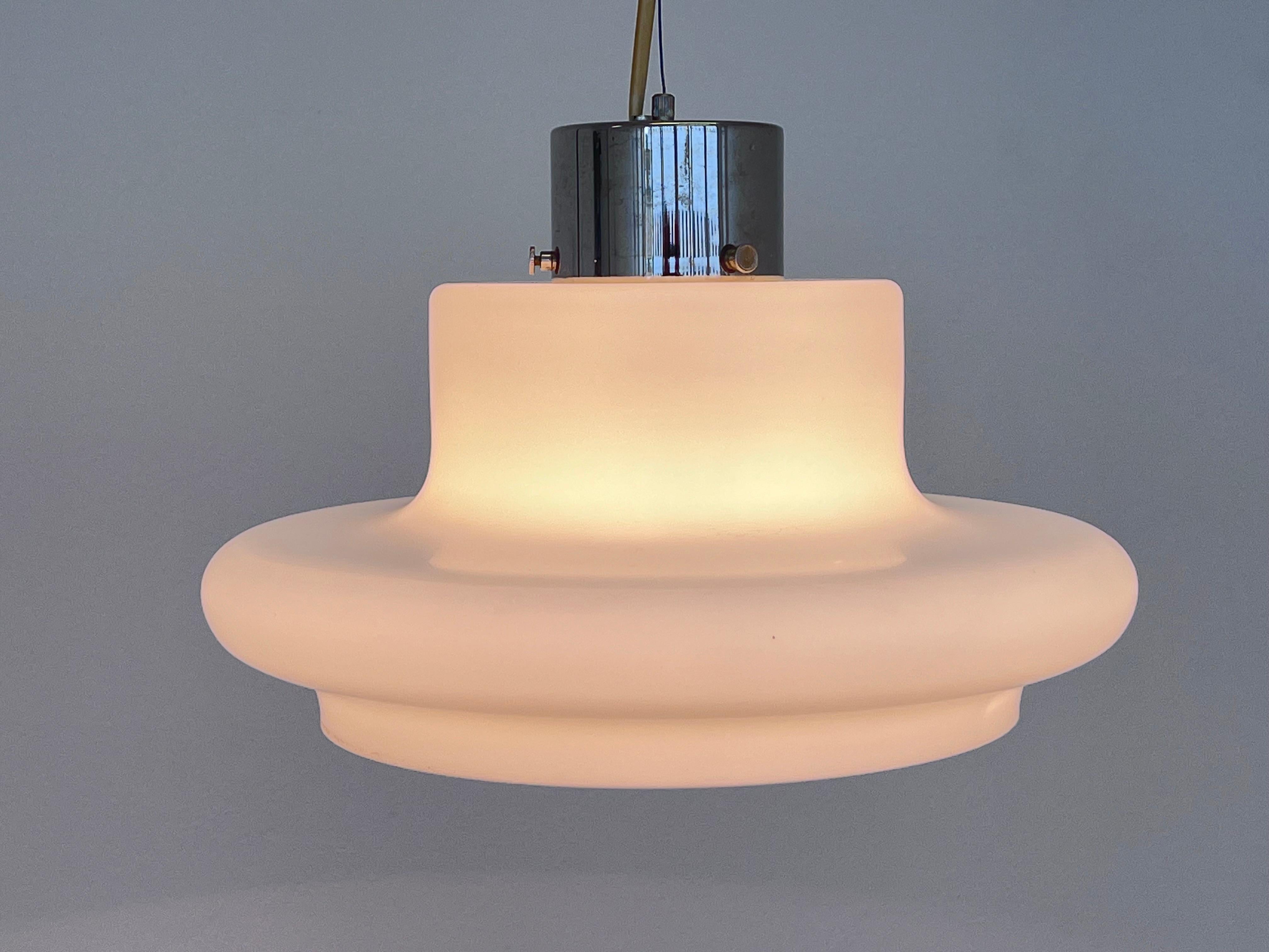 Ciondolo di design in vetro bianco di Karel Volf, Cecoslovacchia, anni '70 in vendita 2