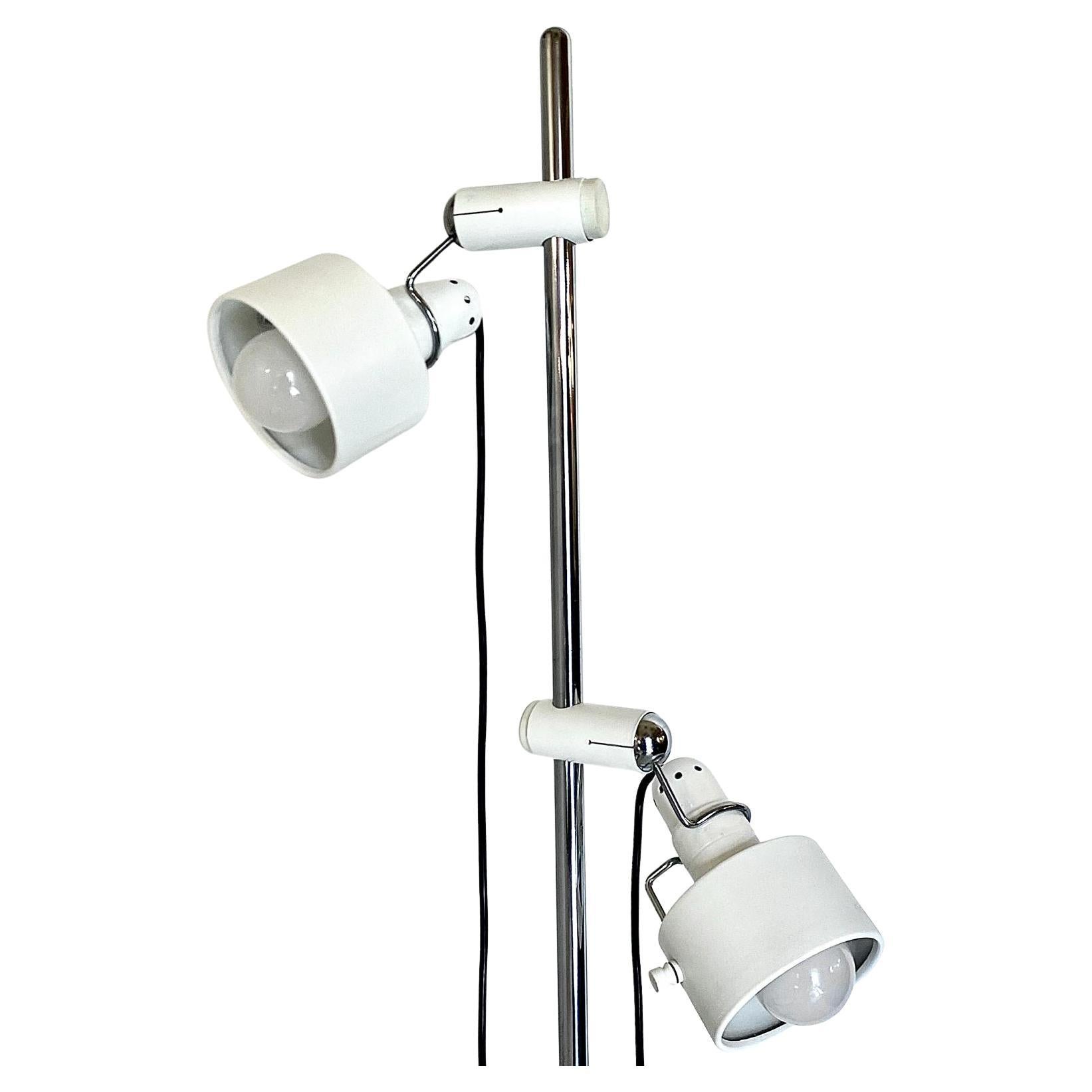 Minimalist Design White Metal Floor Lamp, Elio Martinelli for Martinelli Luce, Italy 1970 For Sale