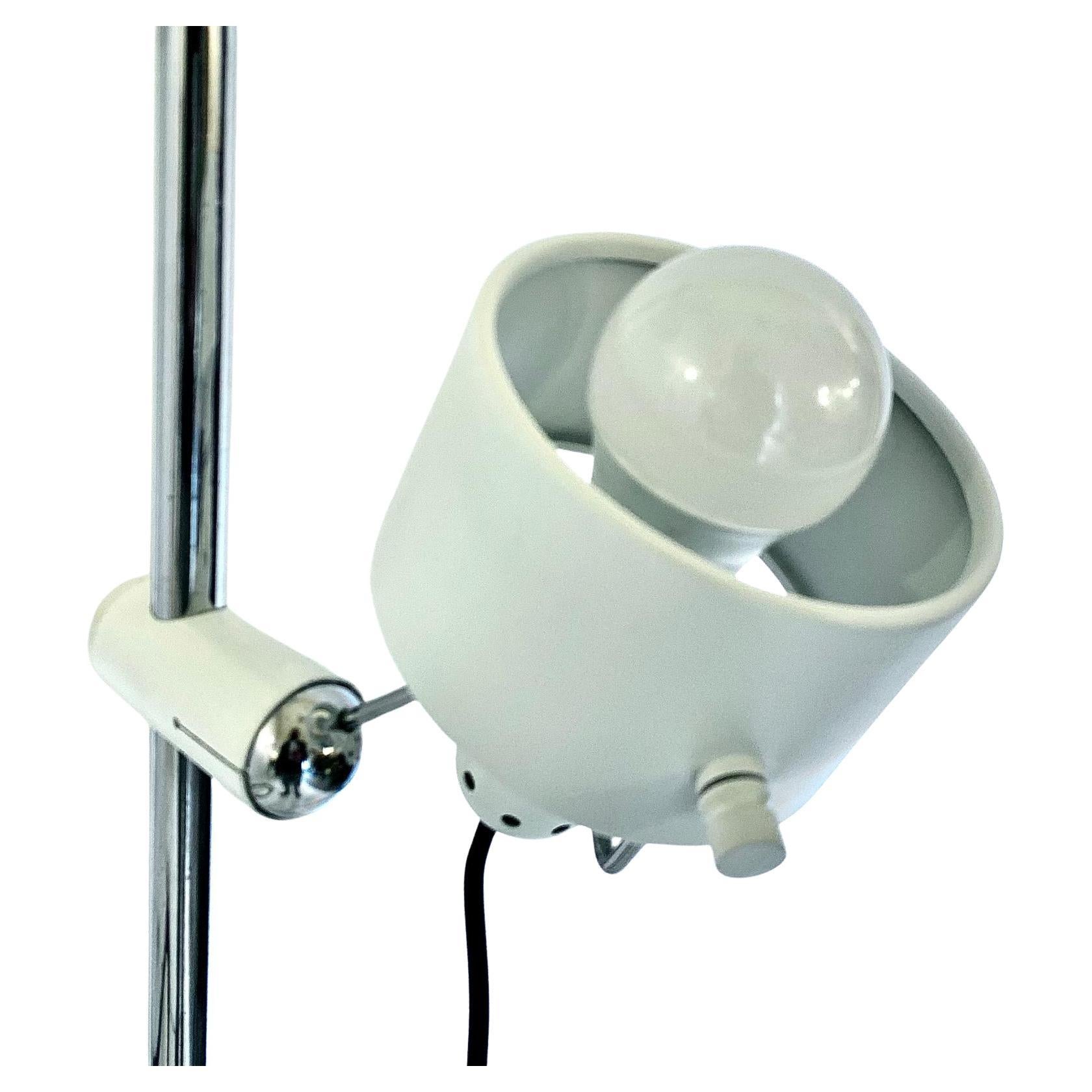 Italian Design White Metal Floor Lamp, Elio Martinelli for Martinelli Luce, Italy 1970 For Sale