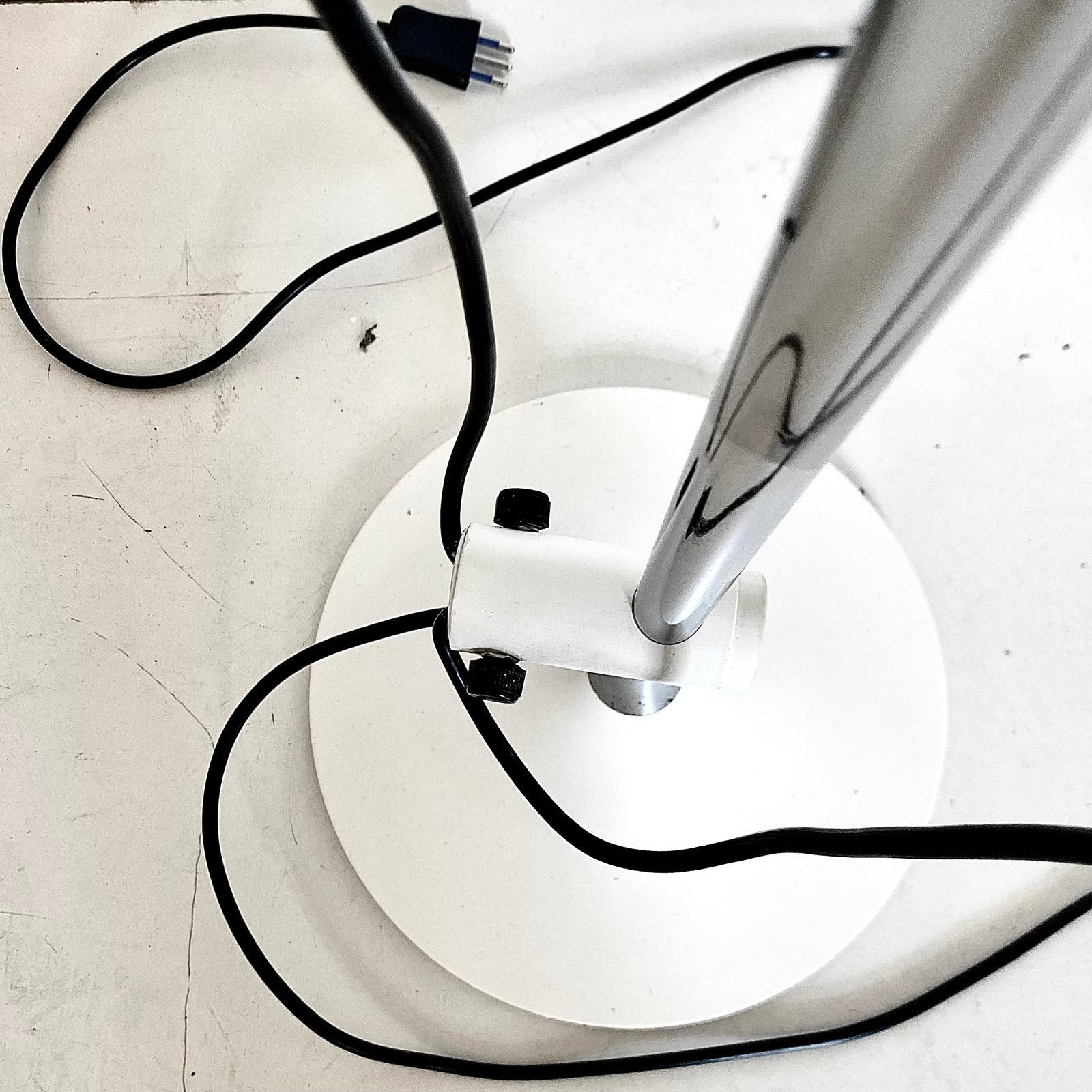 Late 20th Century Design White Metal Floor Lamp, Elio Martinelli for Martinelli Luce, Italy 1970 For Sale