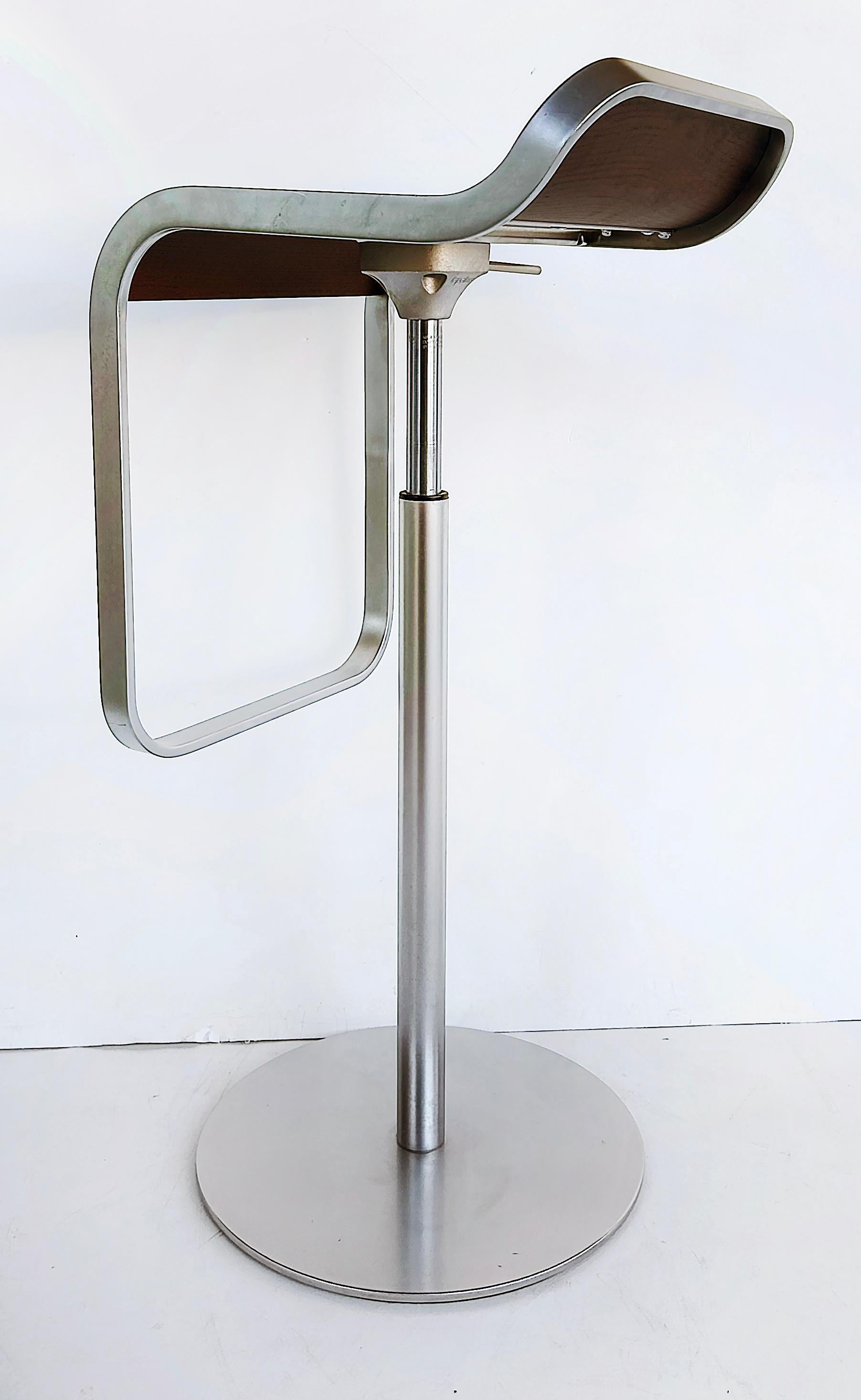 Design Within Reach Shin Azumi Lapalma LEM Stools, Adjustable Set of 3 In Good Condition For Sale In Miami, FL