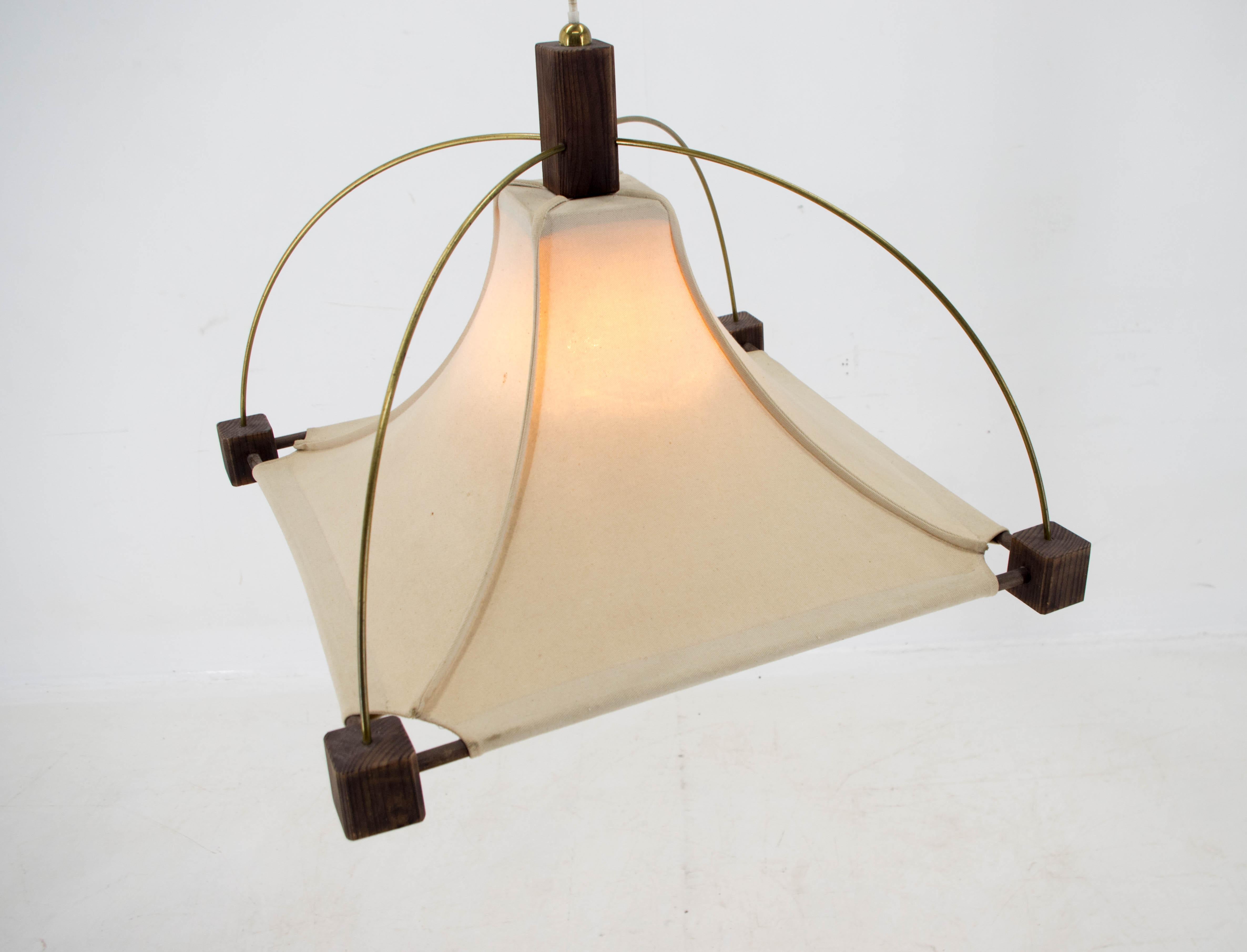 Design Wood Brass and Fabric Chandelier, 1980s In Good Condition For Sale In Praha, CZ