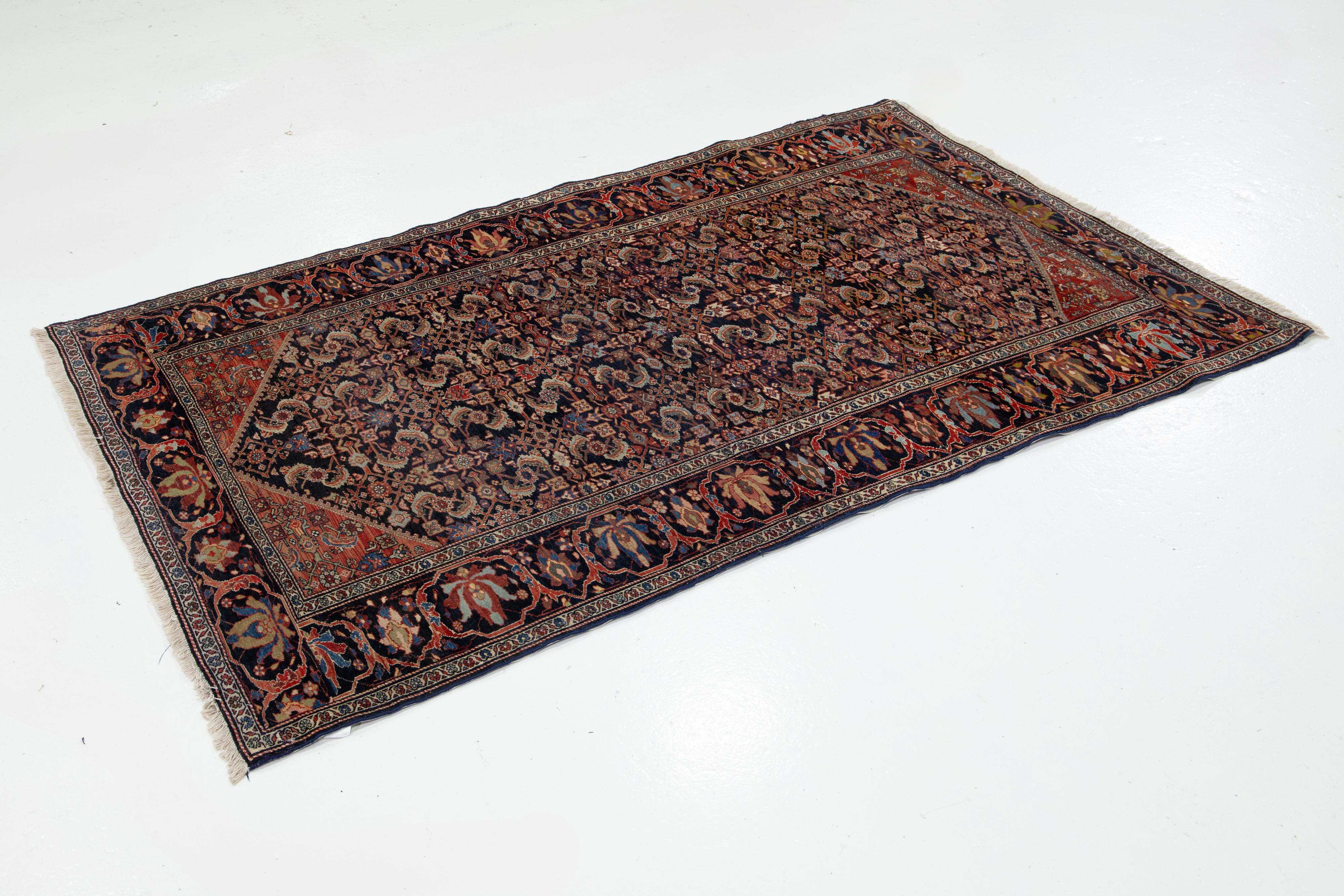 Noué à la main Tapis persan Malayer ancien en laine éparpillée bleu foncé en vente