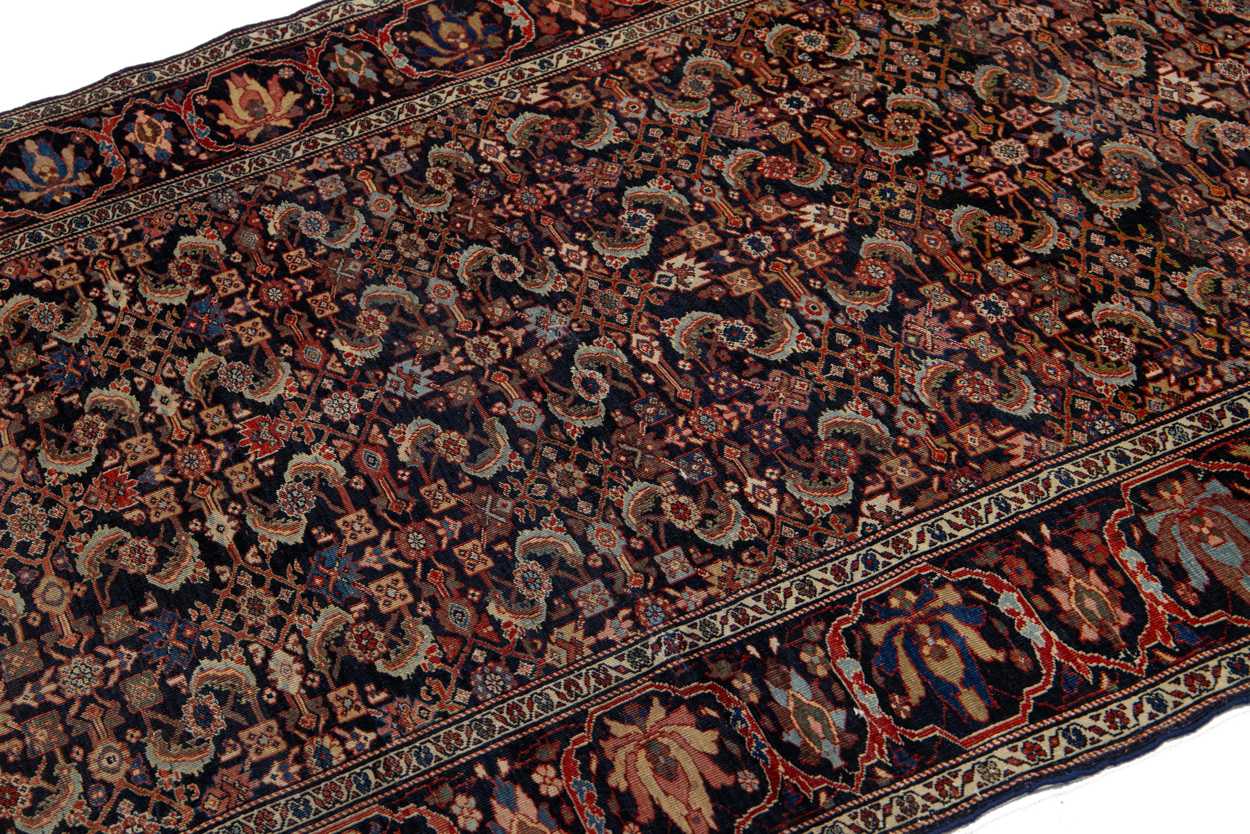 Tapis persan Malayer ancien en laine éparpillée bleu foncé Bon état - En vente à Norwalk, CT