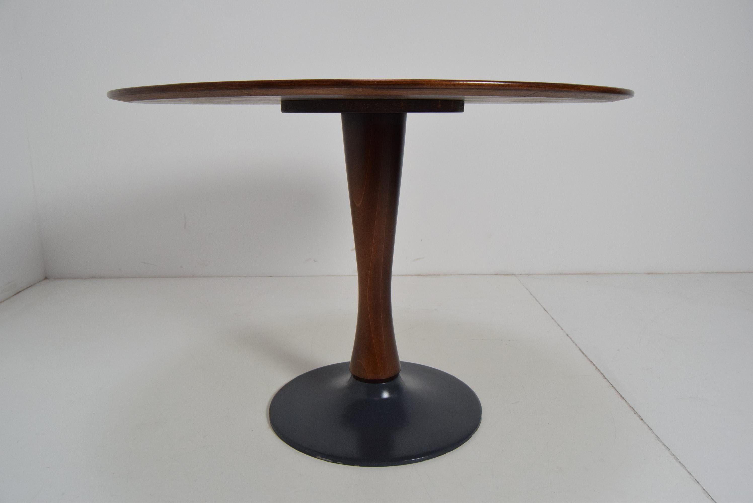 Designed Beech Round Dining Table, 1970s In Good Condition In Praha, CZ