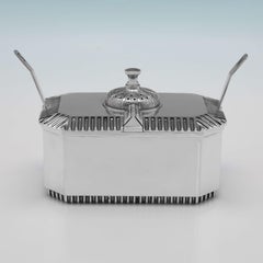 Diseñado por Anthony Elson para Hennell Frazer & Haws - Elegante condimento de plata