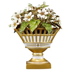 Disegnato da Jane Hutcheson per Gorham Cesto di fiori in porcellana dorata e smaltata
