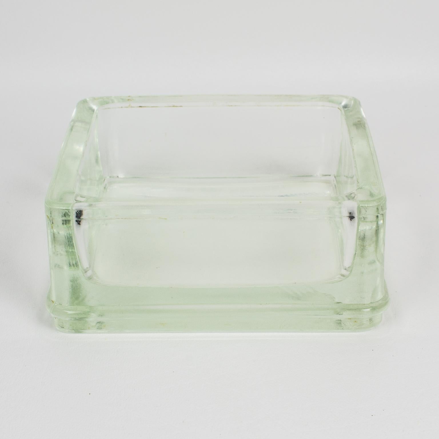Milieu du XXe siècle Cendrier attrape-tout en verre moulé conçu par Le Corbusier pour Lumax