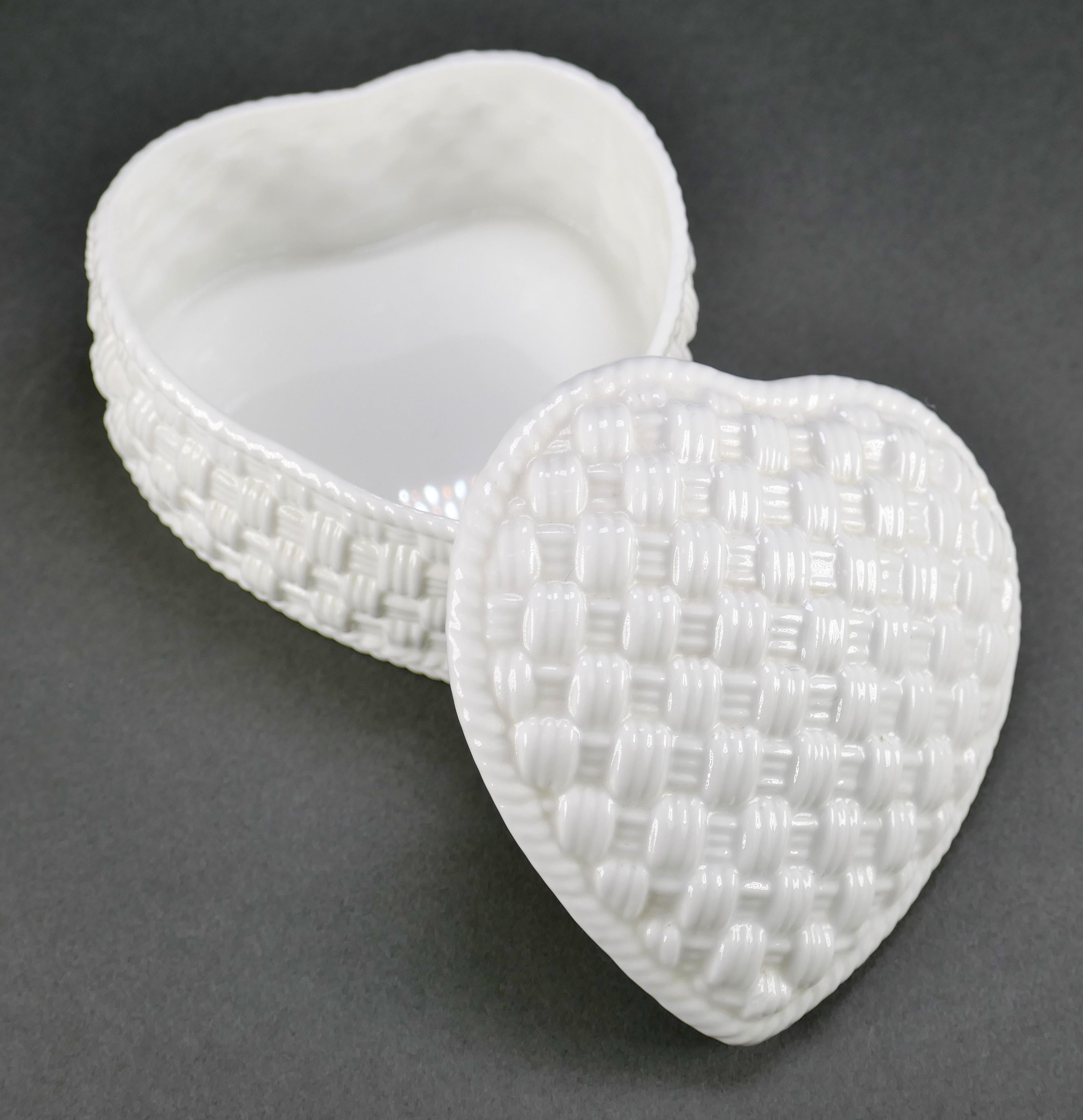 Designed By Sybil Connolly For Tiffany & Co. Heart Shaped Porcelain Trinket Box In Good Condition For Sale In San Juan Capistrano, CA