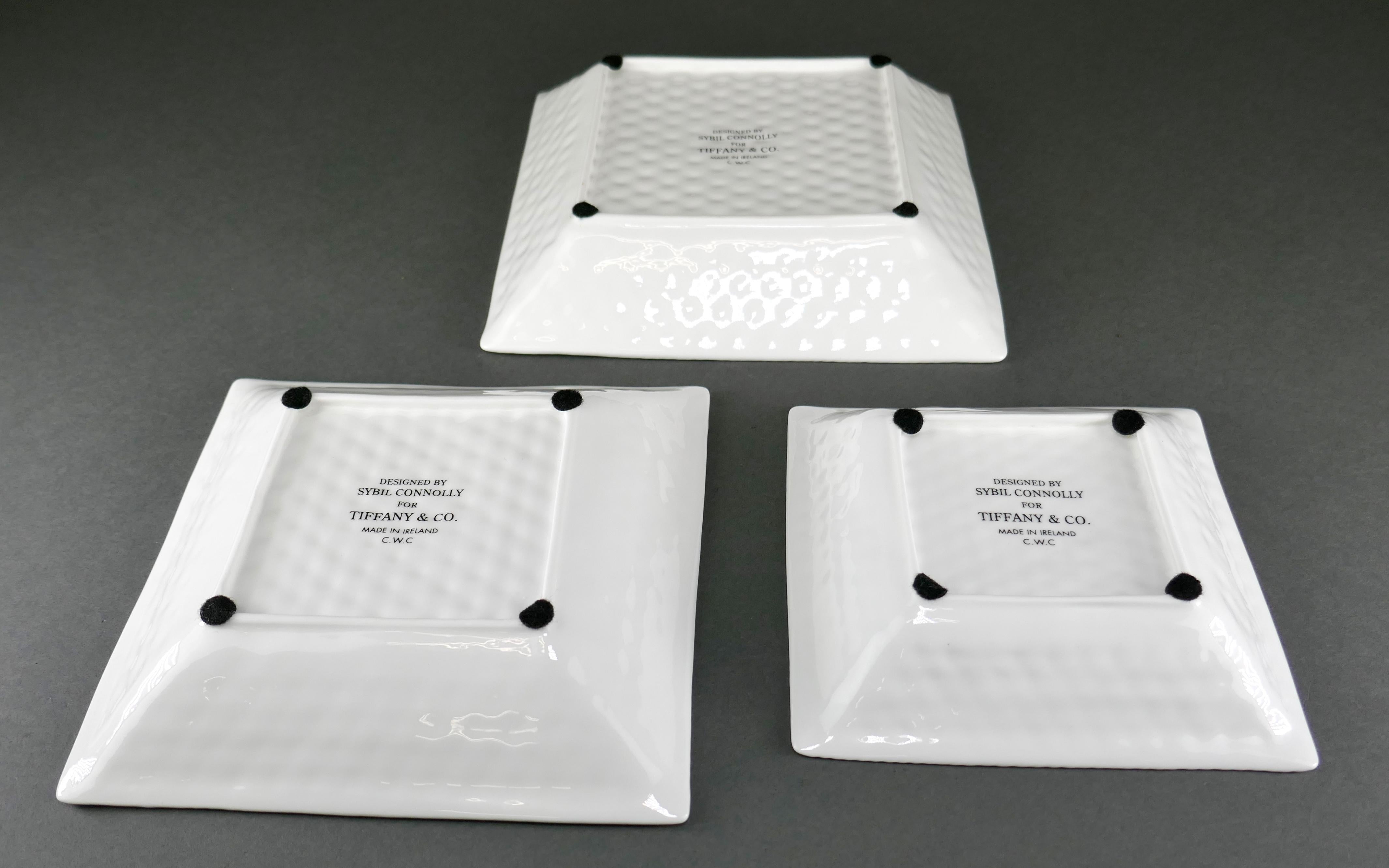 Ensemble de trois plateaux gigognes en porcelaine conçus par Sybil Connolly pour Tiffany & Co en vente 3
