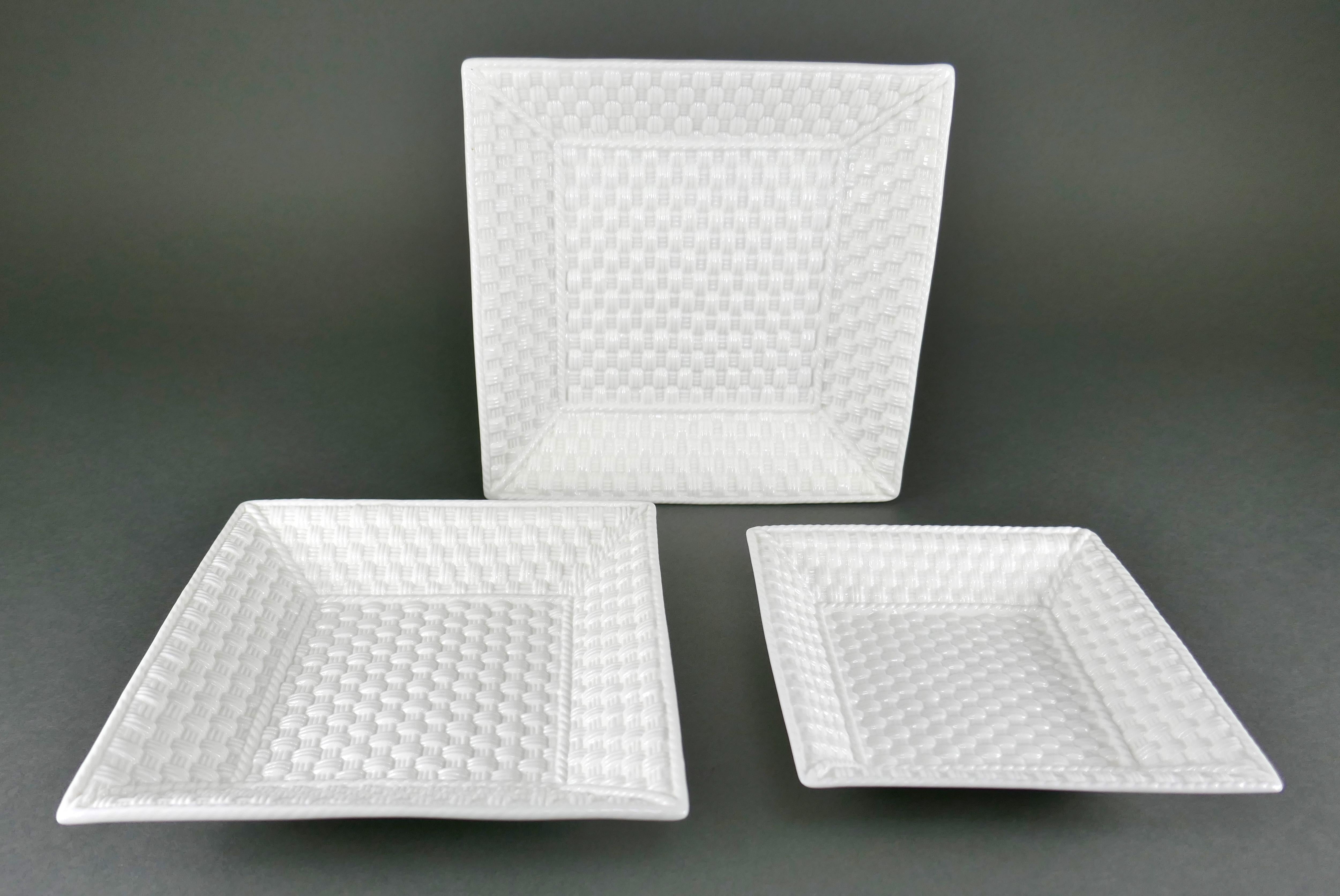 Victorien Ensemble de trois plateaux gigognes en porcelaine conçus par Sybil Connolly pour Tiffany & Co en vente