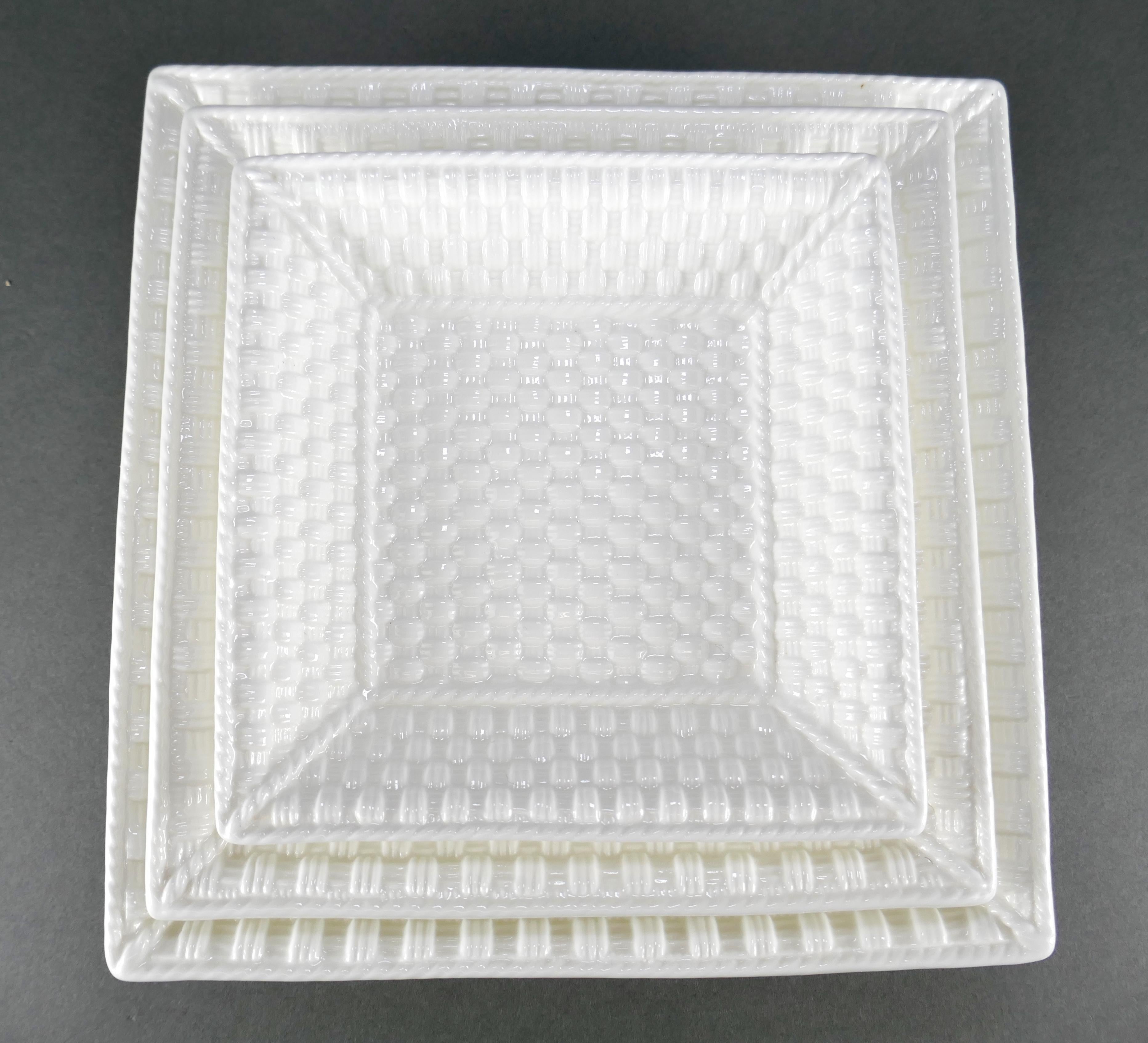 20ième siècle Ensemble de trois plateaux gigognes en porcelaine conçus par Sybil Connolly pour Tiffany & Co en vente