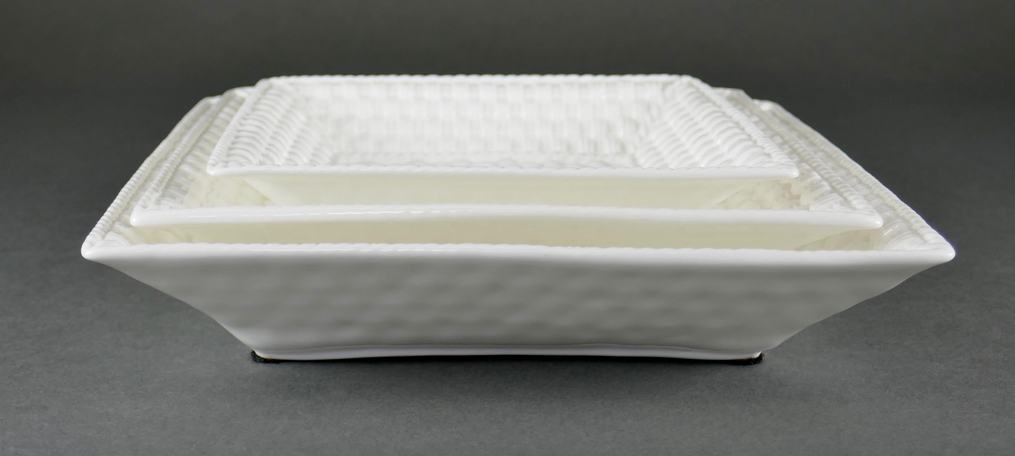 Ensemble de trois plateaux gigognes en porcelaine conçus par Sybil Connolly pour Tiffany & Co en vente 1
