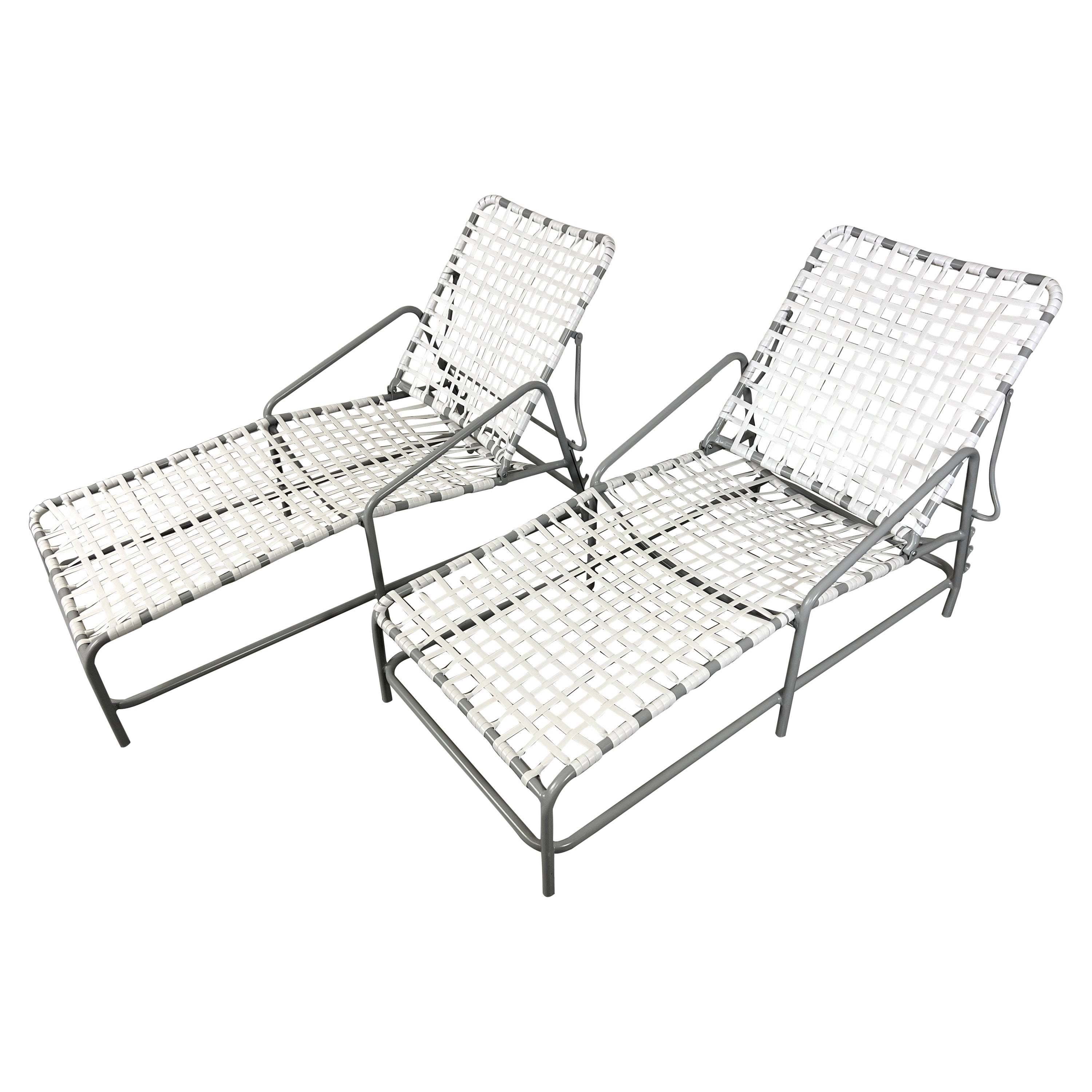 Disegnate da Tadao Inouye, le chaise longue Kantan per Brown Jordan