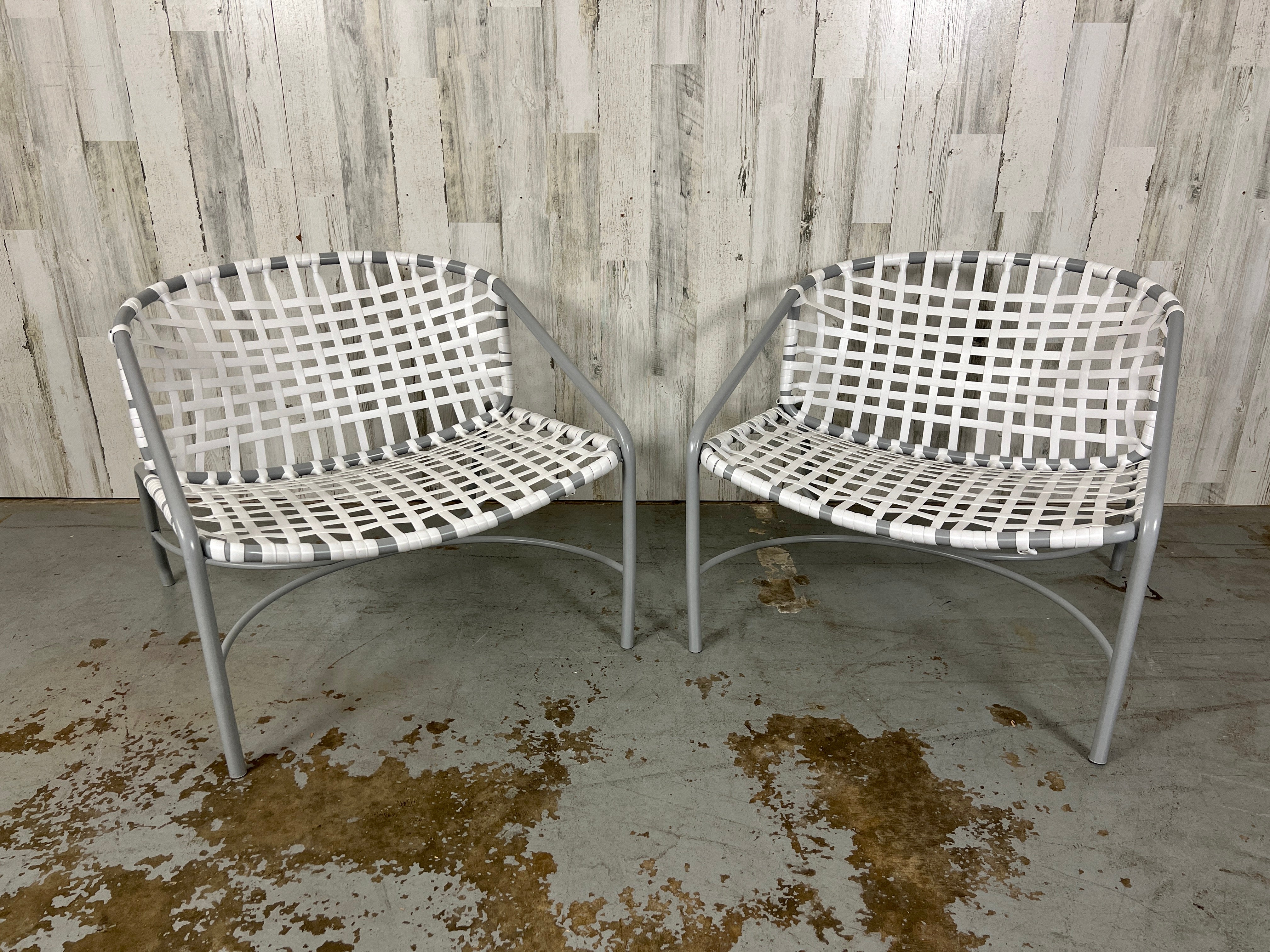 Kantan Lounge Chairs für Brown Jordan, entworfen von Tadao Inouye. 1956 entwarf der japanische Designer für Brown Jordan seine zentrale Kollektion aus der Mitte des Jahrhunderts, für die er die neuesten, leichten, stranggepressten Aluminium- und