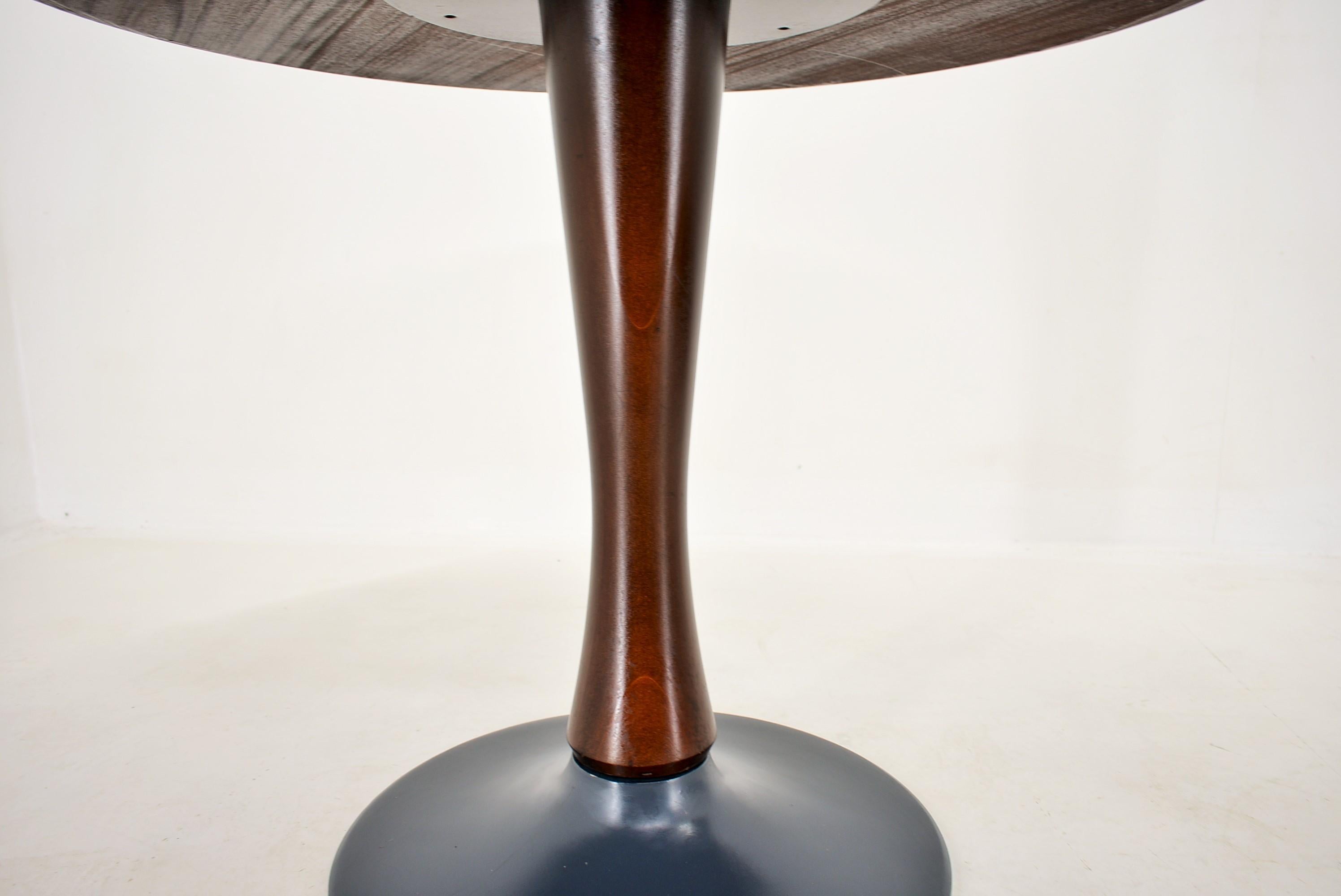 Designed Mahogany Round Dining Table, 1969 In Good Condition In Praha, CZ