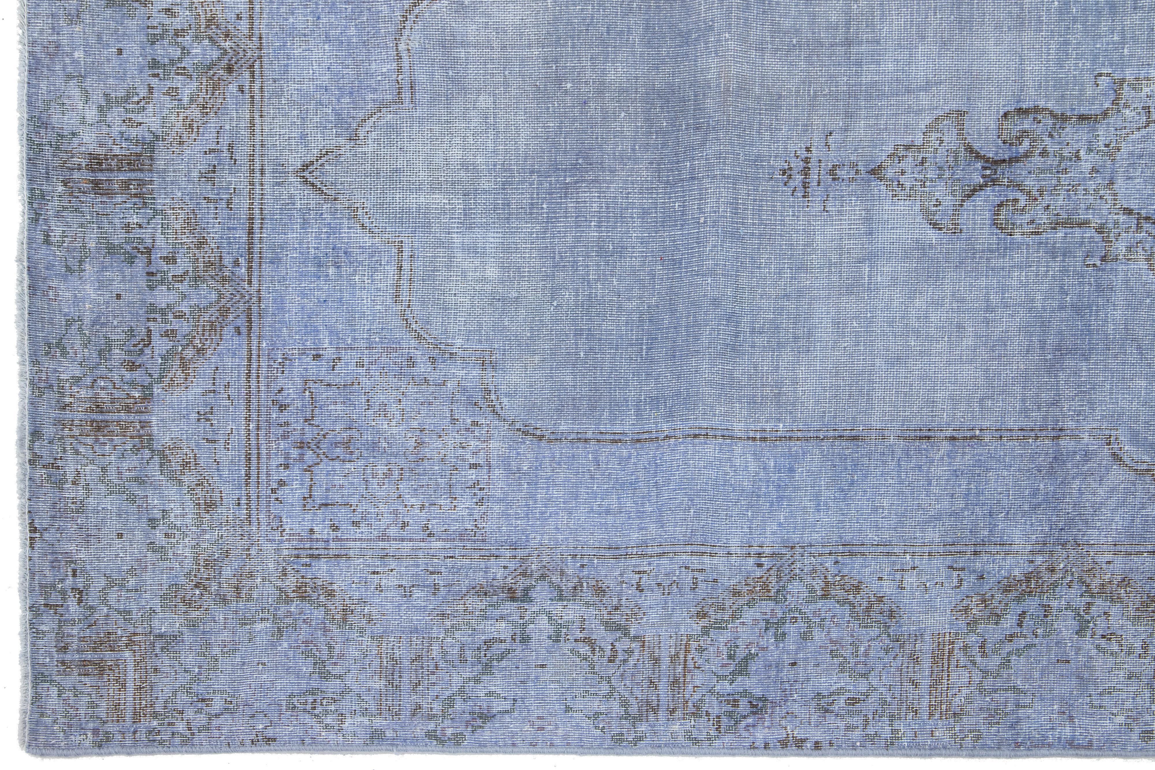 Persischer Overdyed-Wollteppich in Hellblau, entworfen im Zustand „Gut“ im Angebot in Norwalk, CT