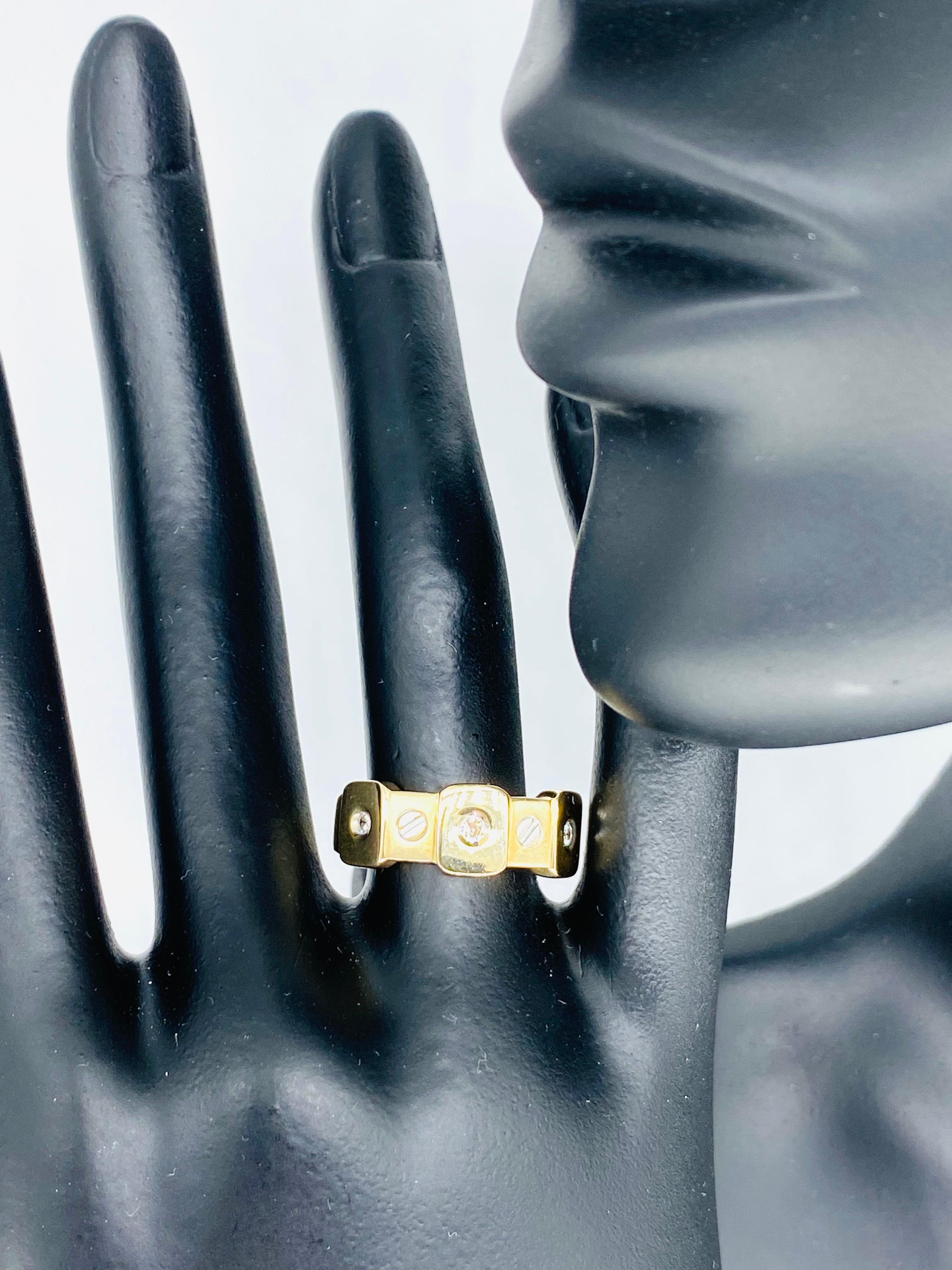 Taglio rotondo Orecchini e anelli di design con viti e bulloni da 0,54 carati, oro 14k in vendita