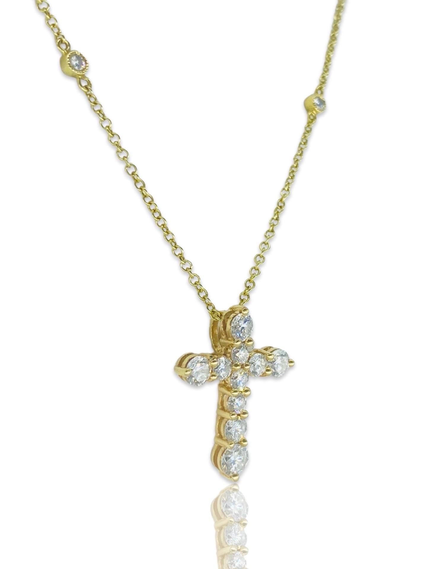 Designer 1.00 Carat Diamonds By The Yard Cross Pendant Necklace 18k Gold In Excellent Condition For Sale In Miami, FL